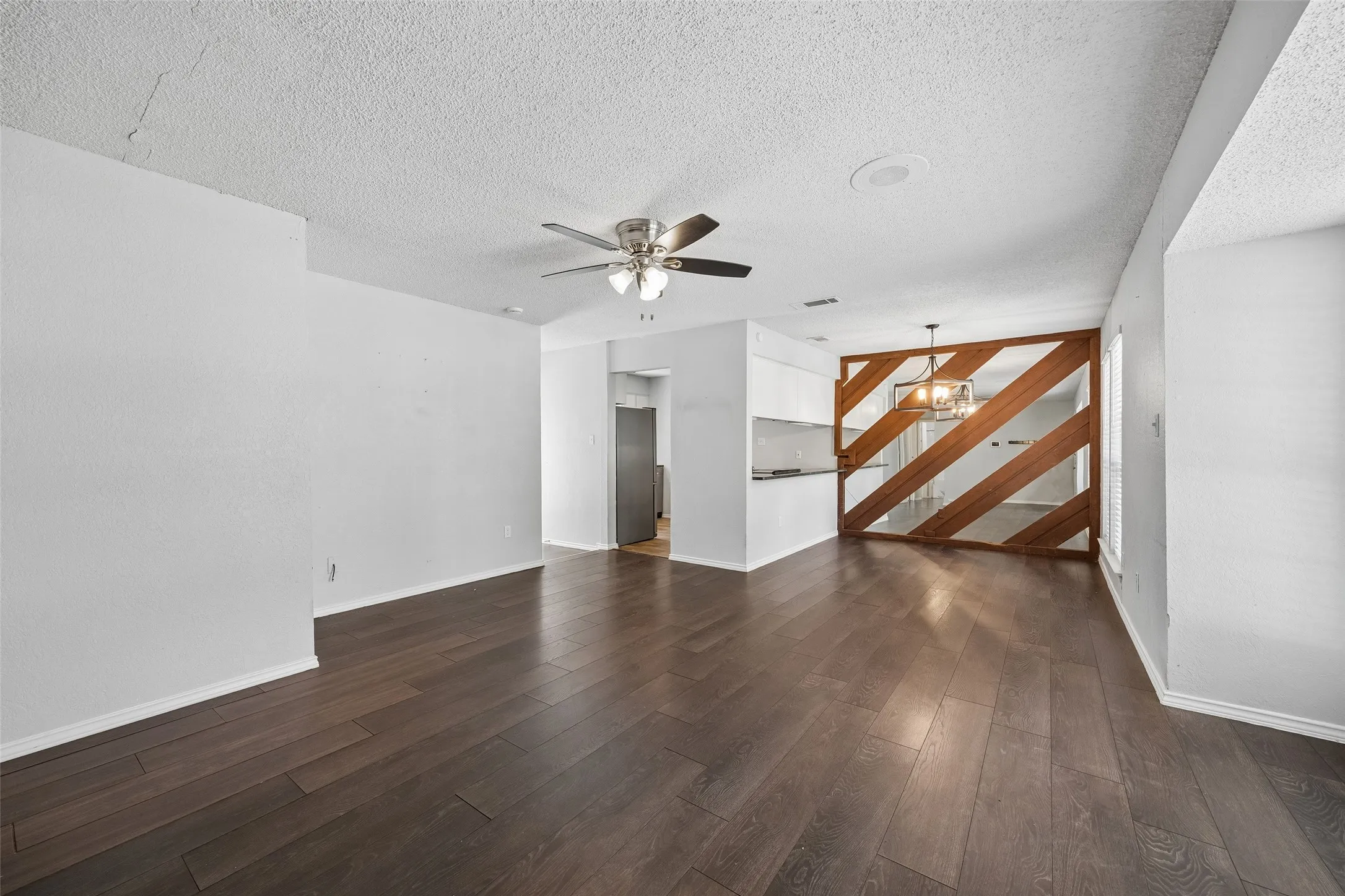 Single Family Residence For Sale in Tarrant County , 3804 Indian Wells Drive, Arlington, Texas 76017, 3 Bedroom, 2 Bathroom, Garage spaces, 1,360 Sqft, built in 1982, mls#21381800, Real Estate Agent in Arlington, Homes For Sale in Tarrant county, Homes For Sale in Arlington, Realtor in Arlington Texas, Real Estate Brokerage Independent Realty Texas, Luminita Cordes Realtor