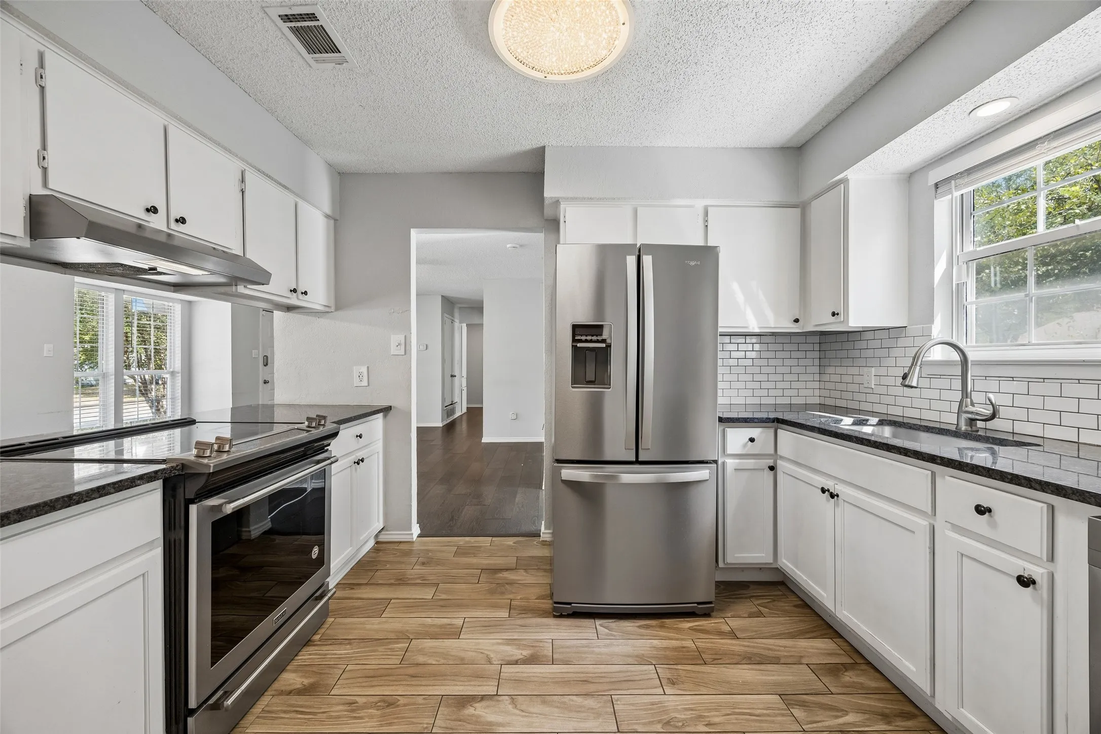 Single Family Residence For Sale in Tarrant County , 3804 Indian Wells Drive, Arlington, Texas 76017, 3 Bedroom, 2 Bathroom, Garage spaces, 1,360 Sqft, built in 1982, mls#21381800, Real Estate Agent in Arlington, Homes For Sale in Tarrant county, Homes For Sale in Arlington, Realtor in Arlington Texas, Real Estate Brokerage Independent Realty Texas, Luminita Cordes Realtor