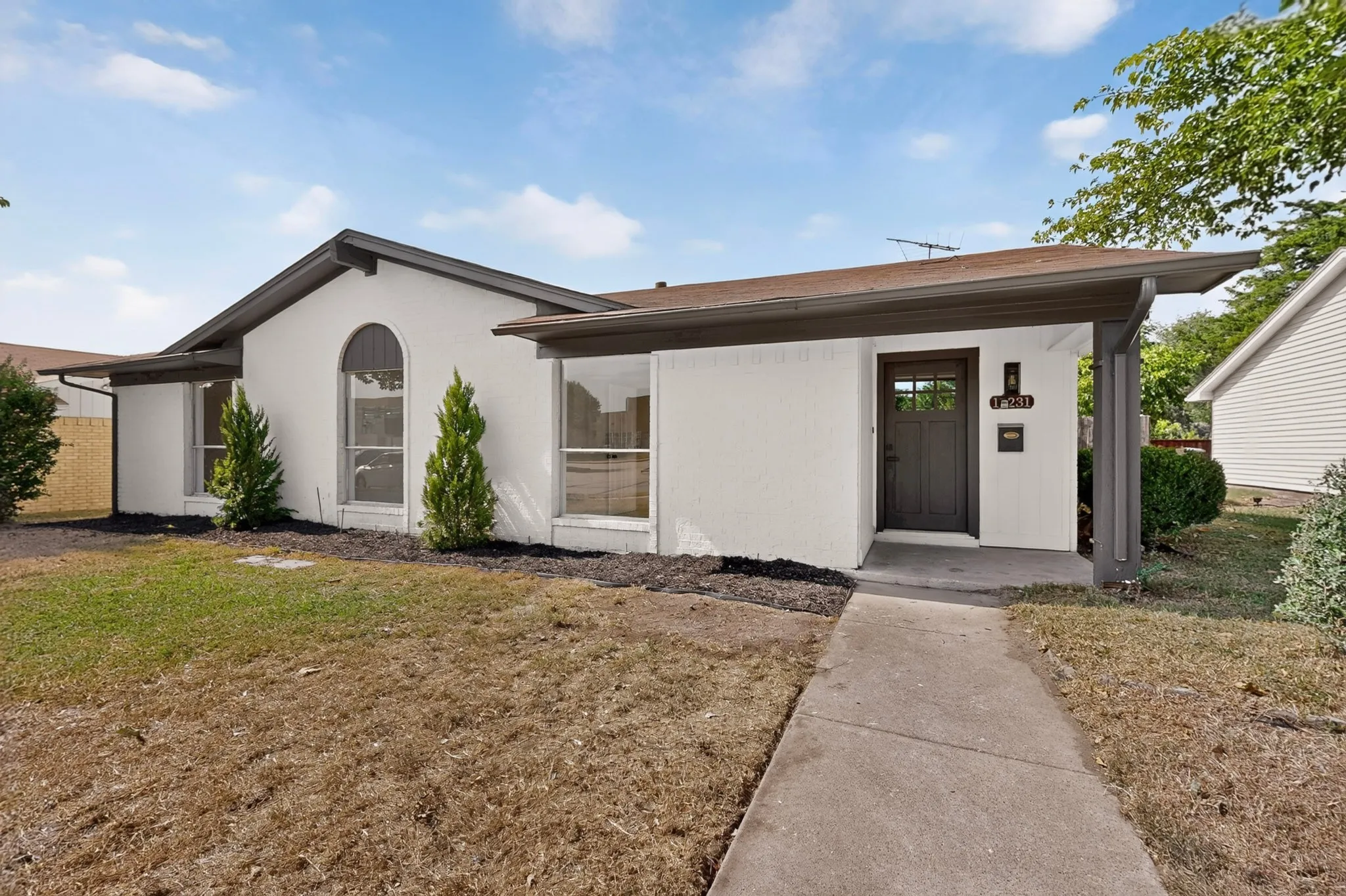 Single Family Residence For Rent in Dallas County , 11231 Pelican Drive, Dallas, Texas 75238, 3 Bedroom, 2 Bathroom, 2 Garage spaces, 1,198 Sqft, built in 1972, mls#21382149, Real Estate Agent in Dallas, Homes For Rent in Dallas county, Homes For Rent in Dallas, Realtor in Dallas Texas, Real Estate Brokerage Independent Realty Texas, Luminita Cordes Realtor