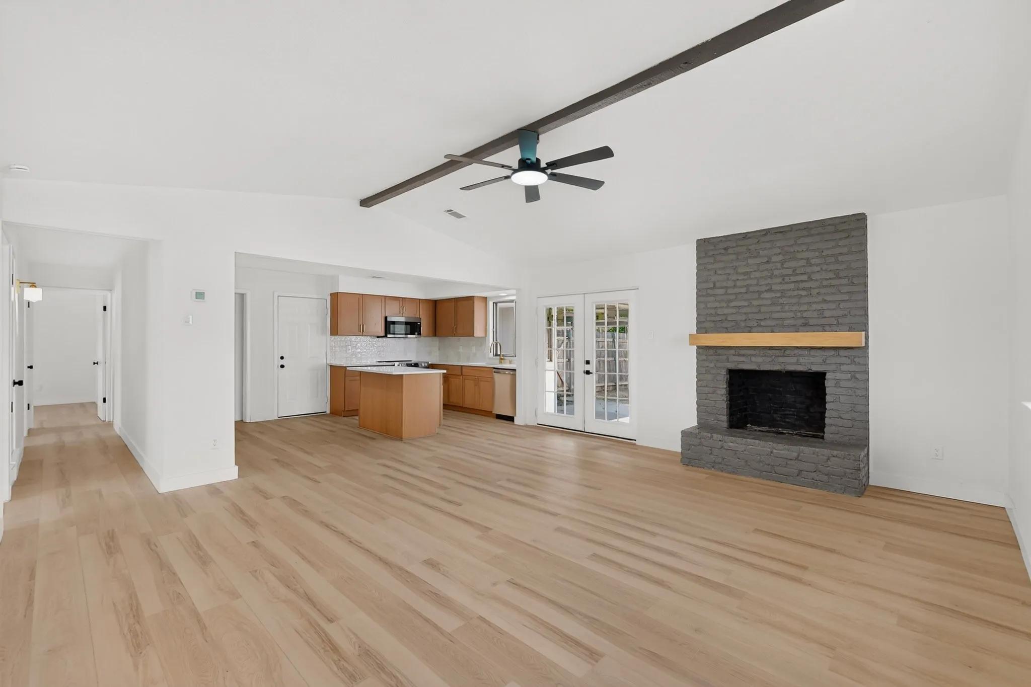 Single Family Residence For Rent in Dallas County , 11231 Pelican Drive, Dallas, Texas 75238, 3 Bedroom, 2 Bathroom, 2 Garage spaces, 1,198 Sqft, built in 1972, mls#21382149, Real Estate Agent in Dallas, Homes For Rent in Dallas county, Homes For Rent in Dallas, Realtor in Dallas Texas, Real Estate Brokerage Independent Realty Texas, Luminita Cordes Realtor