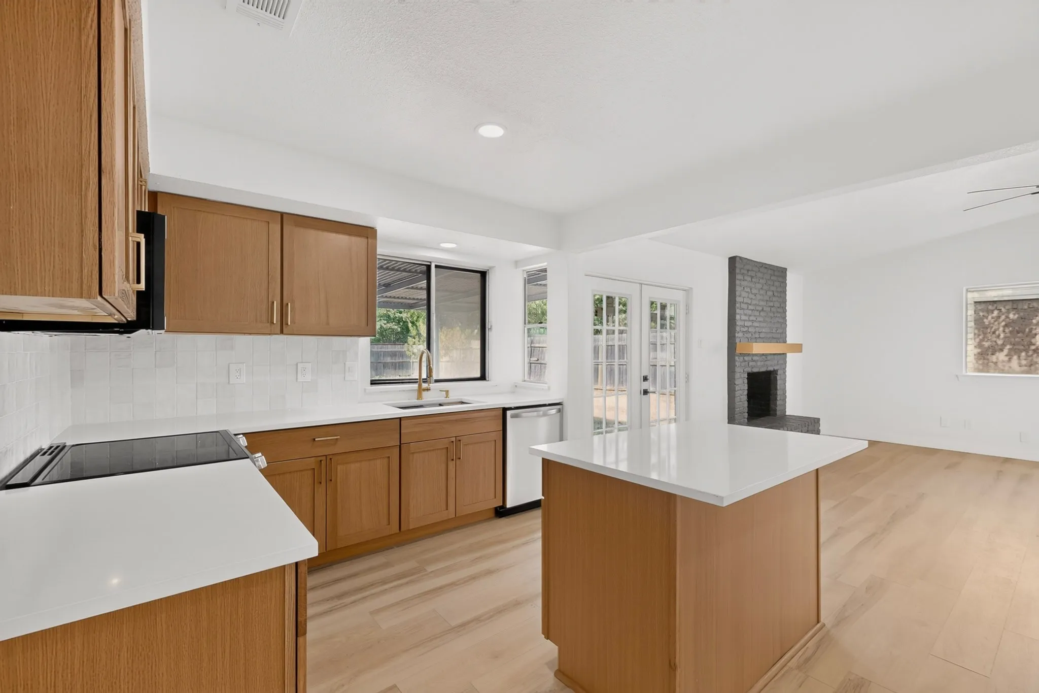 Single Family Residence For Rent in Dallas County , 11231 Pelican Drive, Dallas, Texas 75238, 3 Bedroom, 2 Bathroom, 2 Garage spaces, 1,198 Sqft, built in 1972, mls#21382149, Real Estate Agent in Dallas, Homes For Rent in Dallas county, Homes For Rent in Dallas, Realtor in Dallas Texas, Real Estate Brokerage Independent Realty Texas, Luminita Cordes Realtor