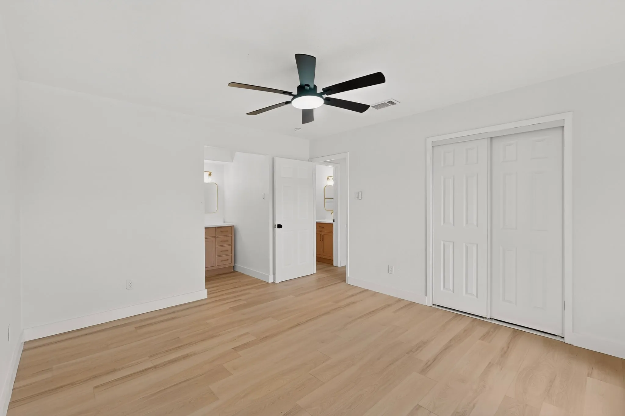 Single Family Residence For Rent in Dallas County , 11231 Pelican Drive, Dallas, Texas 75238, 3 Bedroom, 2 Bathroom, 2 Garage spaces, 1,198 Sqft, built in 1972, mls#21382149, Real Estate Agent in Dallas, Homes For Rent in Dallas county, Homes For Rent in Dallas, Realtor in Dallas Texas, Real Estate Brokerage Independent Realty Texas, Luminita Cordes Realtor