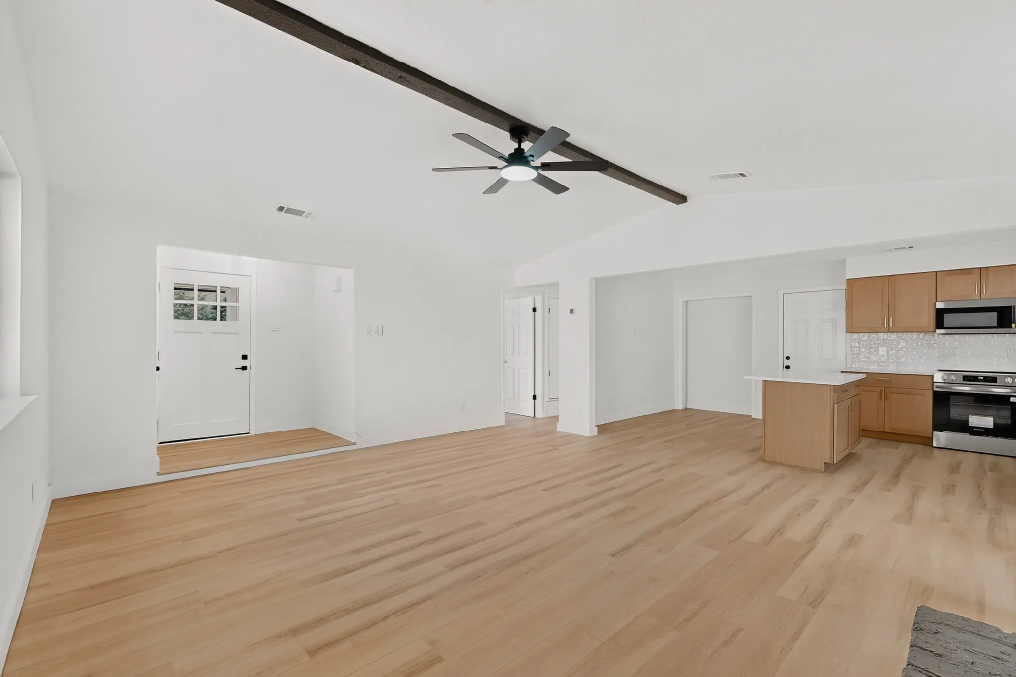 Single Family Residence For Rent in Dallas County , 11231 Pelican Drive, Dallas, Texas 75238, 3 Bedroom, 2 Bathroom, 2 Garage spaces, 1,198 Sqft, built in 1972, mls#21382149, Real Estate Agent in Dallas, Homes For Rent in Dallas county, Homes For Rent in Dallas, Realtor in Dallas Texas, Real Estate Brokerage Independent Realty Texas, Luminita Cordes Realtor
