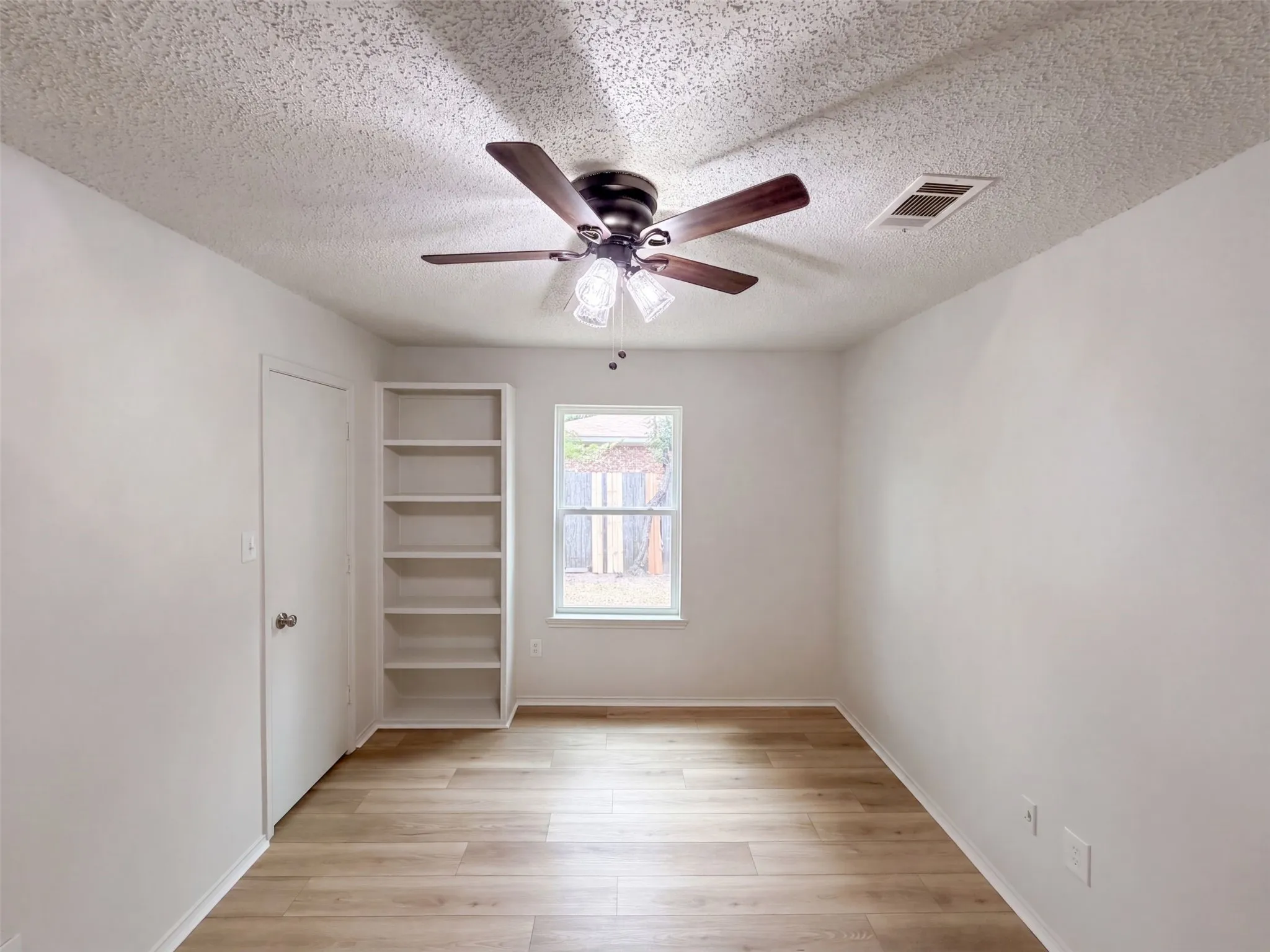 Single Family Residence For Sale in Tarrant County , 713 Buddy L Drive, Fort Worth, Texas 76108, 3 Bedroom, 2 Bathroom, 2 Garage spaces, 1,500 Sqft, built in 1989, mls#21382301, Real Estate Agent in Fort Worth, Homes For Sale in Tarrant county, Homes For Sale in Fort Worth, Realtor in Fort Worth Texas, Real Estate Brokerage Independent Realty Texas, Luminita Cordes Realtor