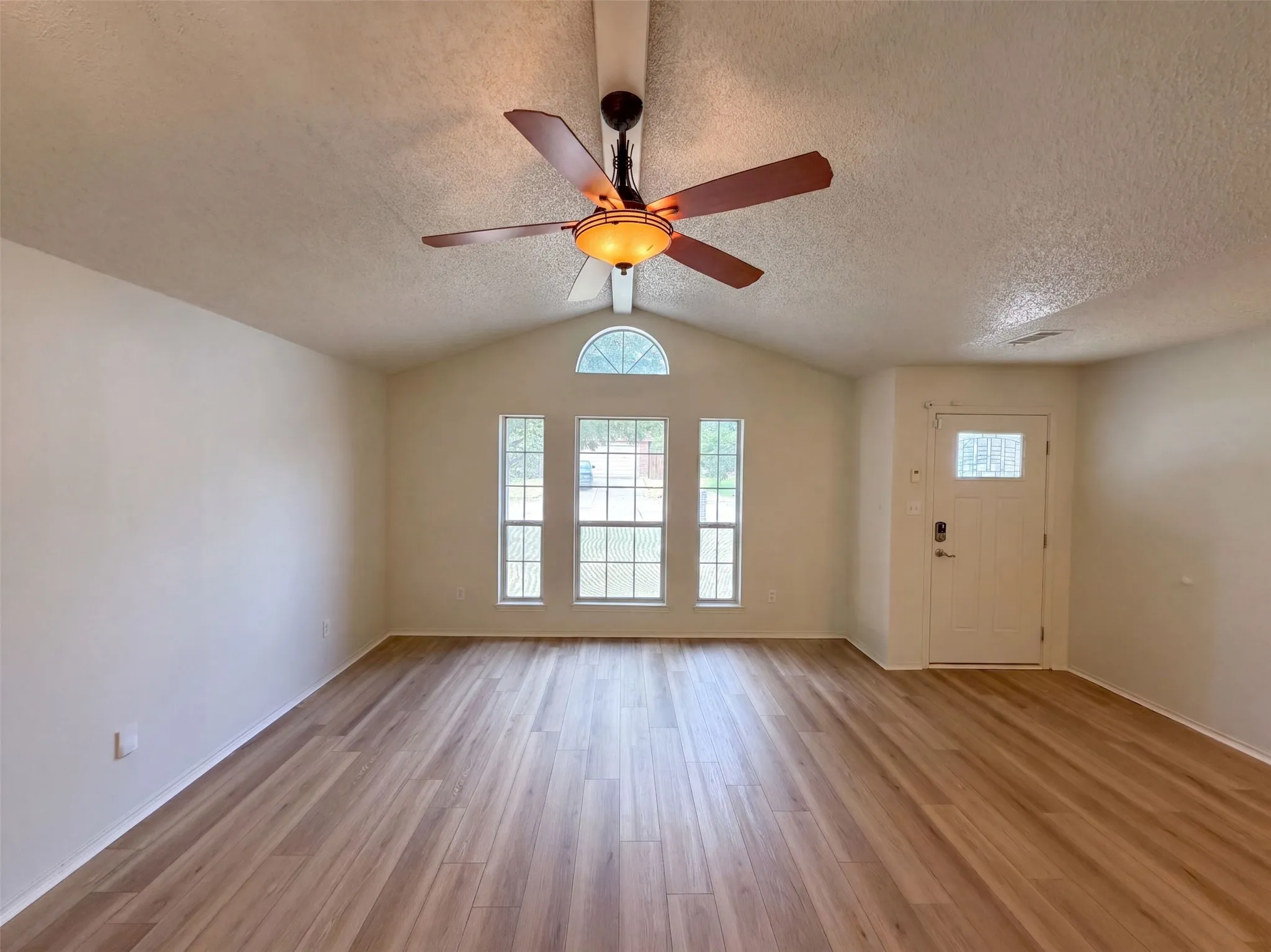 Single Family Residence For Sale in Tarrant County , 713 Buddy L Drive, Fort Worth, Texas 76108, 3 Bedroom, 2 Bathroom, 2 Garage spaces, 1,500 Sqft, built in 1989, mls#21382301, Real Estate Agent in Fort Worth, Homes For Sale in Tarrant county, Homes For Sale in Fort Worth, Realtor in Fort Worth Texas, Real Estate Brokerage Independent Realty Texas, Luminita Cordes Realtor