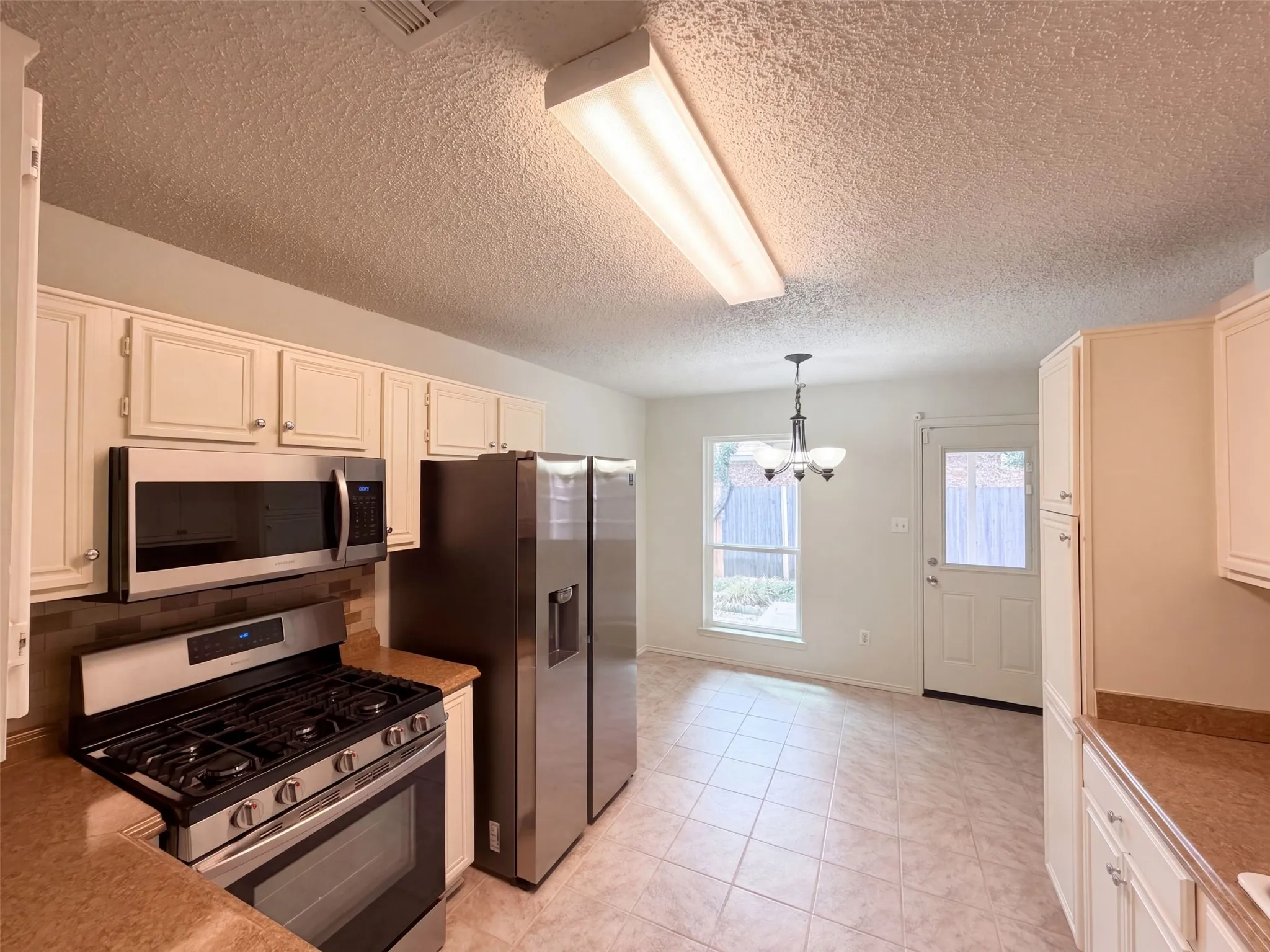 Single Family Residence For Sale in Tarrant County , 713 Buddy L Drive, Fort Worth, Texas 76108, 3 Bedroom, 2 Bathroom, 2 Garage spaces, 1,500 Sqft, built in 1989, mls#21382301, Real Estate Agent in Fort Worth, Homes For Sale in Tarrant county, Homes For Sale in Fort Worth, Realtor in Fort Worth Texas, Real Estate Brokerage Independent Realty Texas, Luminita Cordes Realtor