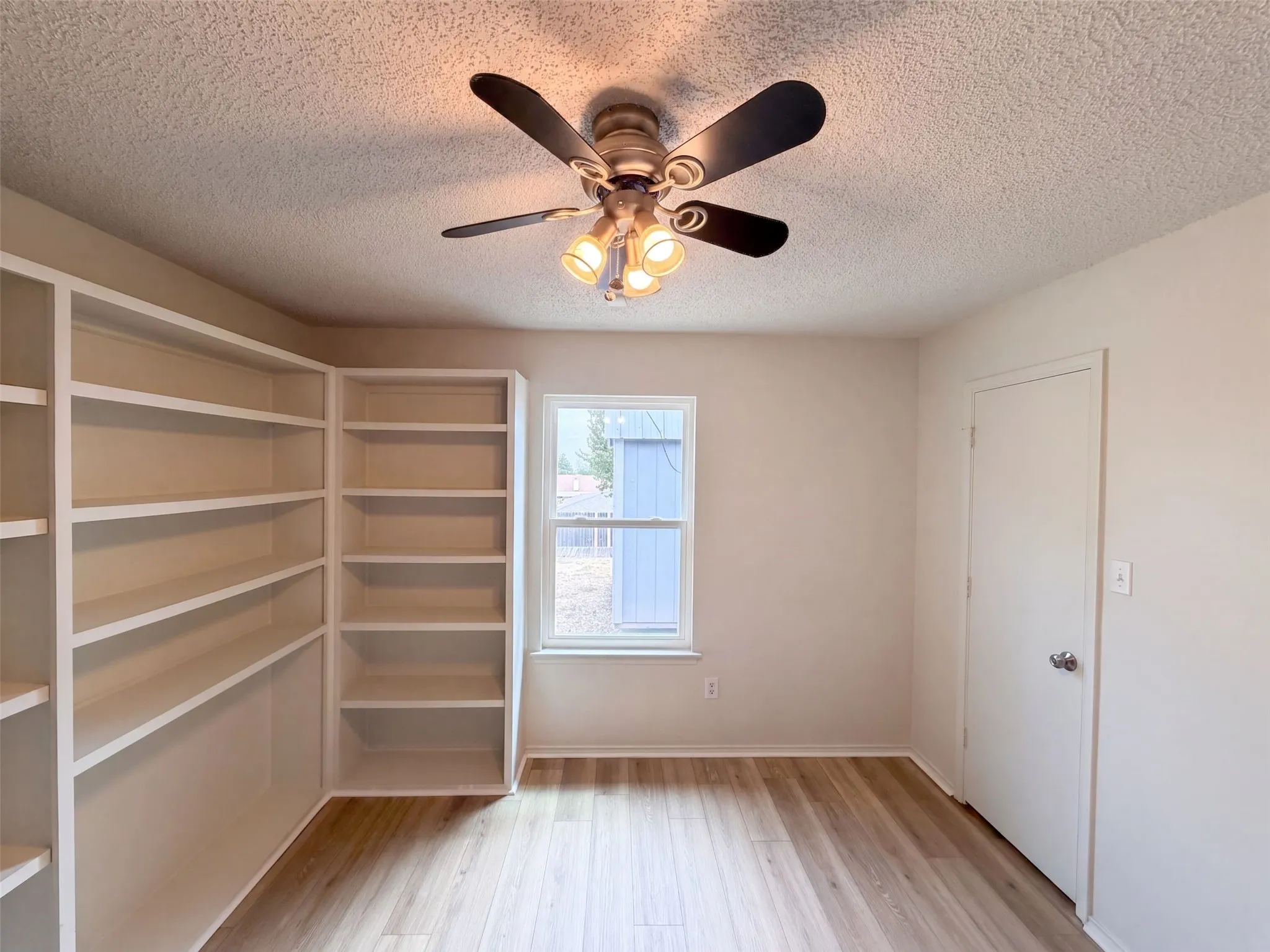Single Family Residence For Sale in Tarrant County , 713 Buddy L Drive, Fort Worth, Texas 76108, 3 Bedroom, 2 Bathroom, 2 Garage spaces, 1,500 Sqft, built in 1989, mls#21382301, Real Estate Agent in Fort Worth, Homes For Sale in Tarrant county, Homes For Sale in Fort Worth, Realtor in Fort Worth Texas, Real Estate Brokerage Independent Realty Texas, Luminita Cordes Realtor