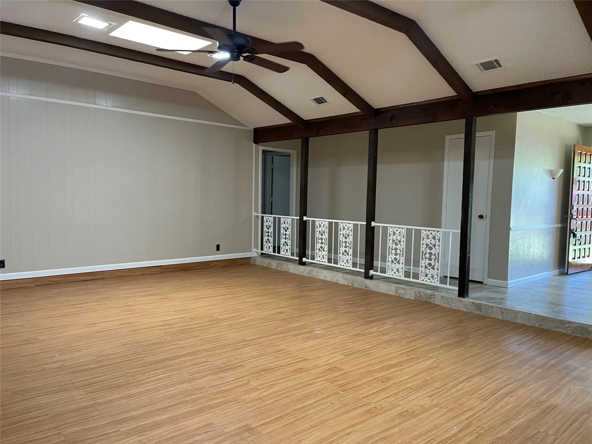 Single Family Residence For Rent in Tarrant County , 4508 Mill Pond Court, Fort Worth, Texas 76133, 3 Bedroom, 3 Bathroom, 2 Garage spaces, 2,339 Sqft, built in 1976, mls#21373036, Real Estate Agent in Fort Worth, Homes For Rent in Tarrant county, Homes For Rent in Fort Worth, Realtor in Fort Worth Texas, Real Estate Brokerage Independent Realty Texas, Luminita Cordes Realtor