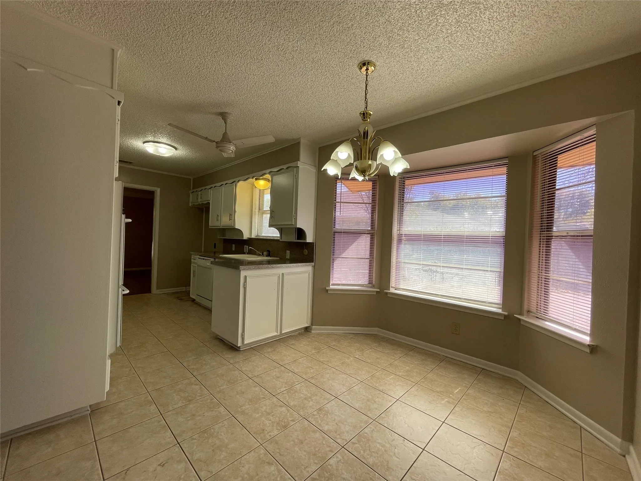 Single Family Residence For Rent in Tarrant County , 4508 Mill Pond Court, Fort Worth, Texas 76133, 3 Bedroom, 3 Bathroom, 2 Garage spaces, 2,339 Sqft, built in 1976, mls#21373036, Real Estate Agent in Fort Worth, Homes For Rent in Tarrant county, Homes For Rent in Fort Worth, Realtor in Fort Worth Texas, Real Estate Brokerage Independent Realty Texas, Luminita Cordes Realtor