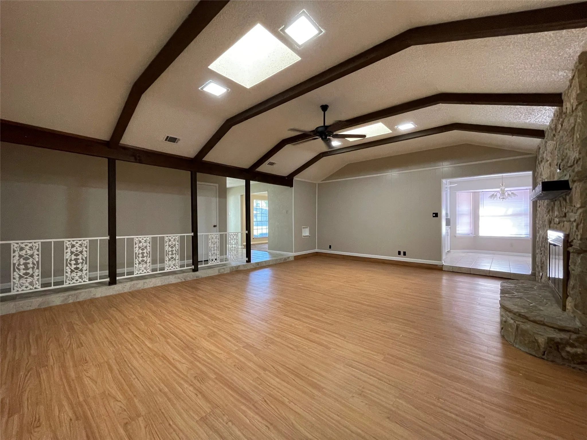 Single Family Residence For Rent in Tarrant County , 4508 Mill Pond Court, Fort Worth, Texas 76133, 3 Bedroom, 3 Bathroom, 2 Garage spaces, 2,339 Sqft, built in 1976, mls#21373036, Real Estate Agent in Fort Worth, Homes For Rent in Tarrant county, Homes For Rent in Fort Worth, Realtor in Fort Worth Texas, Real Estate Brokerage Independent Realty Texas, Luminita Cordes Realtor