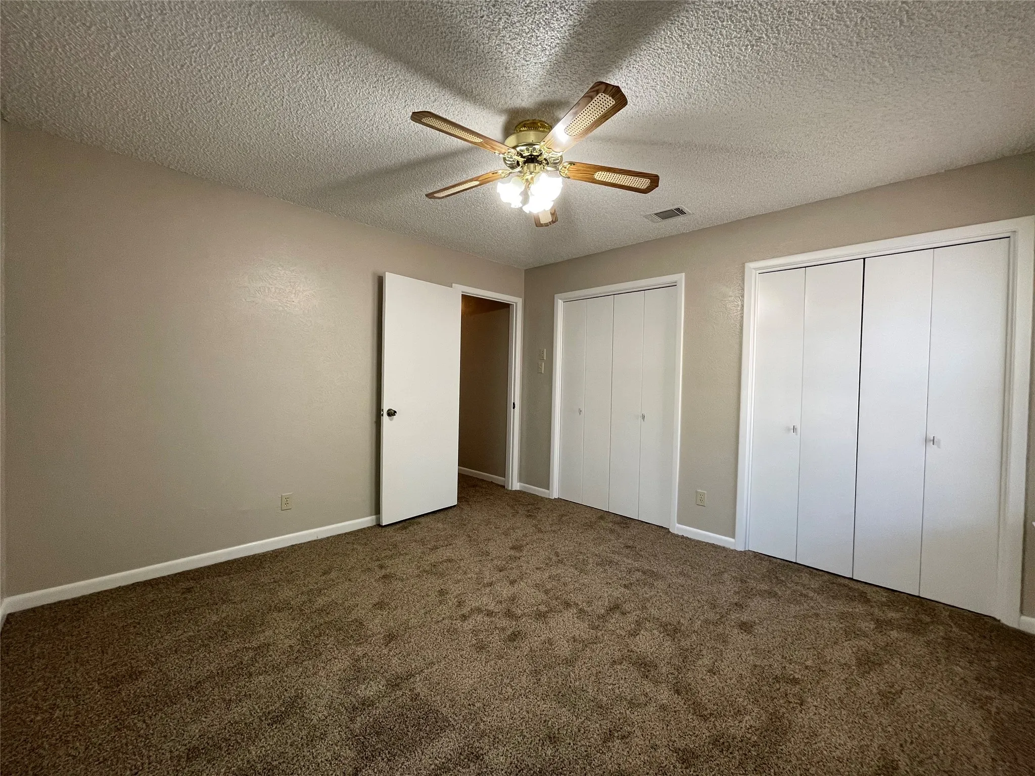 Single Family Residence For Rent in Tarrant County , 4508 Mill Pond Court, Fort Worth, Texas 76133, 3 Bedroom, 3 Bathroom, 2 Garage spaces, 2,339 Sqft, built in 1976, mls#21373036, Real Estate Agent in Fort Worth, Homes For Rent in Tarrant county, Homes For Rent in Fort Worth, Realtor in Fort Worth Texas, Real Estate Brokerage Independent Realty Texas, Luminita Cordes Realtor