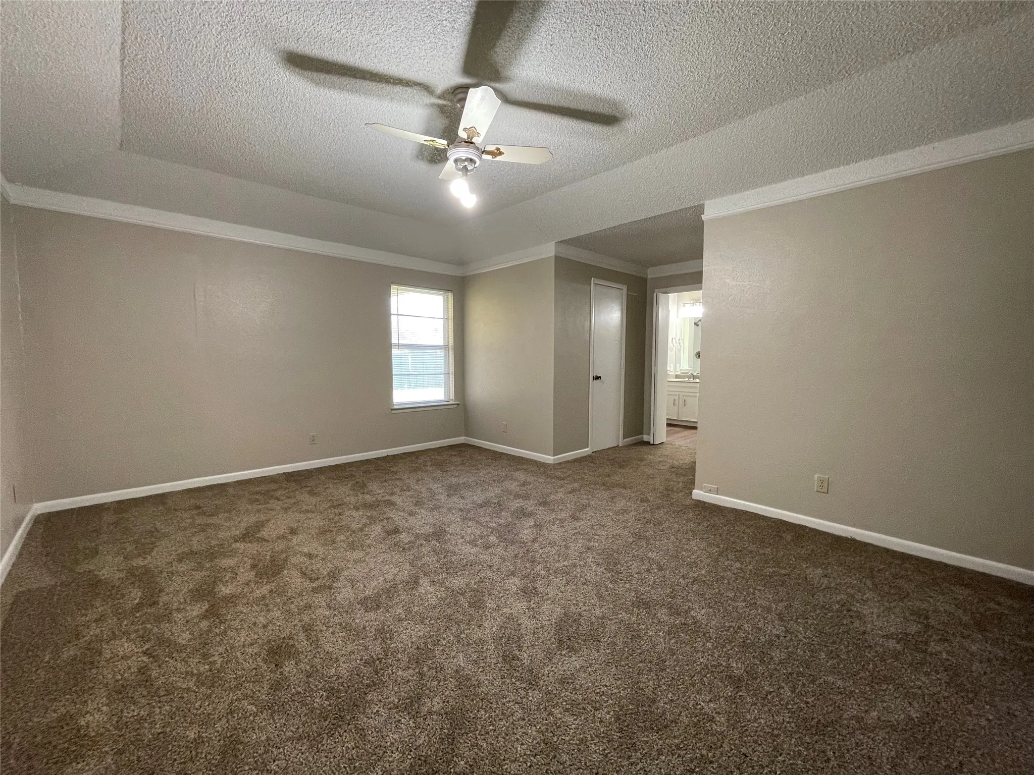 Single Family Residence For Rent in Tarrant County , 4508 Mill Pond Court, Fort Worth, Texas 76133, 3 Bedroom, 3 Bathroom, 2 Garage spaces, 2,339 Sqft, built in 1976, mls#21373036, Real Estate Agent in Fort Worth, Homes For Rent in Tarrant county, Homes For Rent in Fort Worth, Realtor in Fort Worth Texas, Real Estate Brokerage Independent Realty Texas, Luminita Cordes Realtor