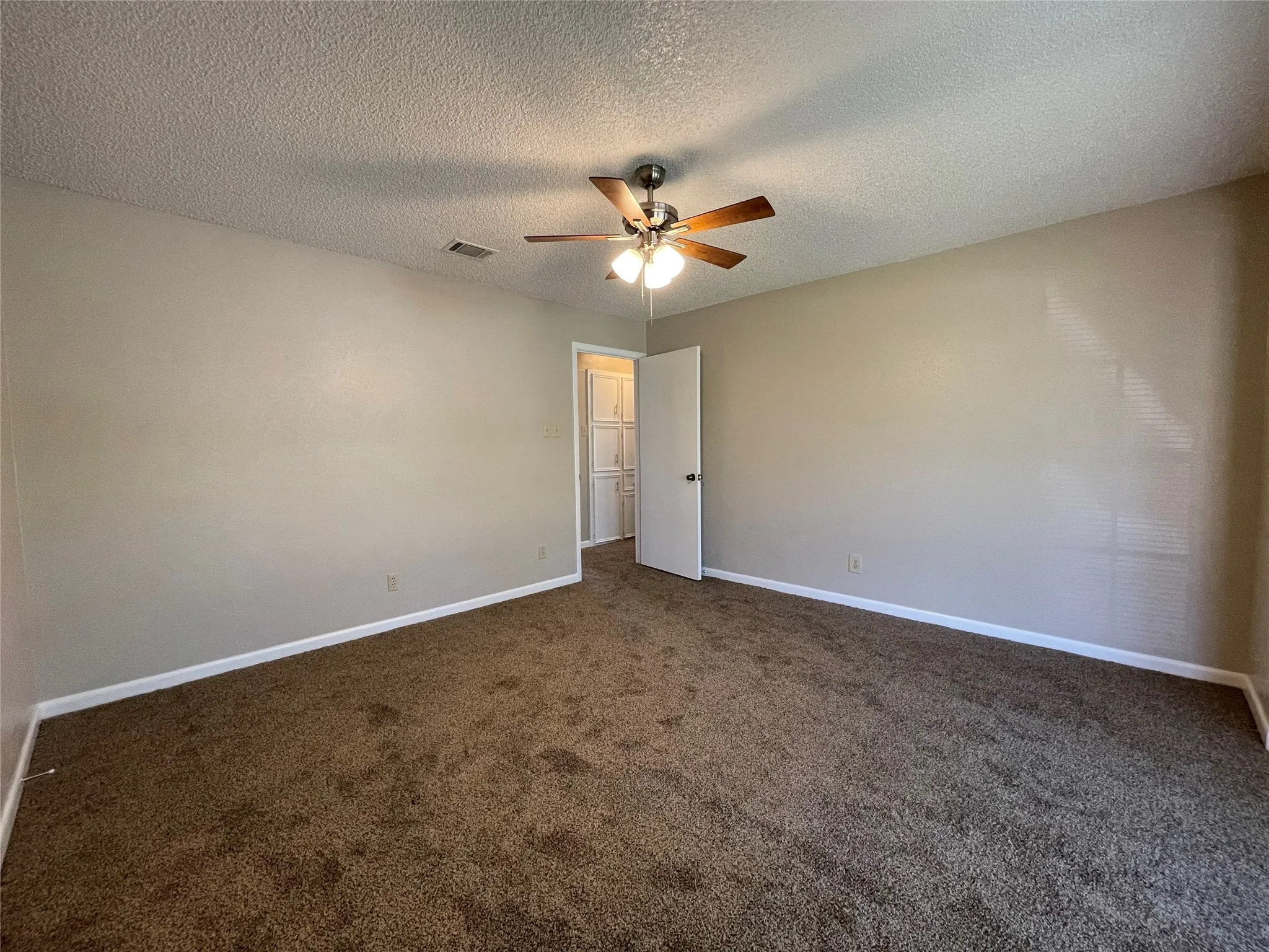 Single Family Residence For Rent in Tarrant County , 4508 Mill Pond Court, Fort Worth, Texas 76133, 3 Bedroom, 3 Bathroom, 2 Garage spaces, 2,339 Sqft, built in 1976, mls#21373036, Real Estate Agent in Fort Worth, Homes For Rent in Tarrant county, Homes For Rent in Fort Worth, Realtor in Fort Worth Texas, Real Estate Brokerage Independent Realty Texas, Luminita Cordes Realtor