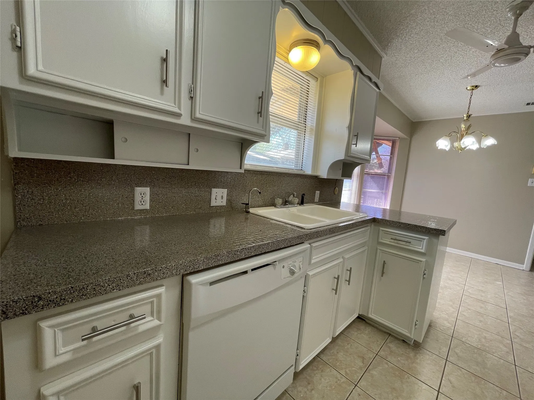 Single Family Residence For Rent in Tarrant County , 4508 Mill Pond Court, Fort Worth, Texas 76133, 3 Bedroom, 3 Bathroom, 2 Garage spaces, 2,339 Sqft, built in 1976, mls#21373036, Real Estate Agent in Fort Worth, Homes For Rent in Tarrant county, Homes For Rent in Fort Worth, Realtor in Fort Worth Texas, Real Estate Brokerage Independent Realty Texas, Luminita Cordes Realtor
