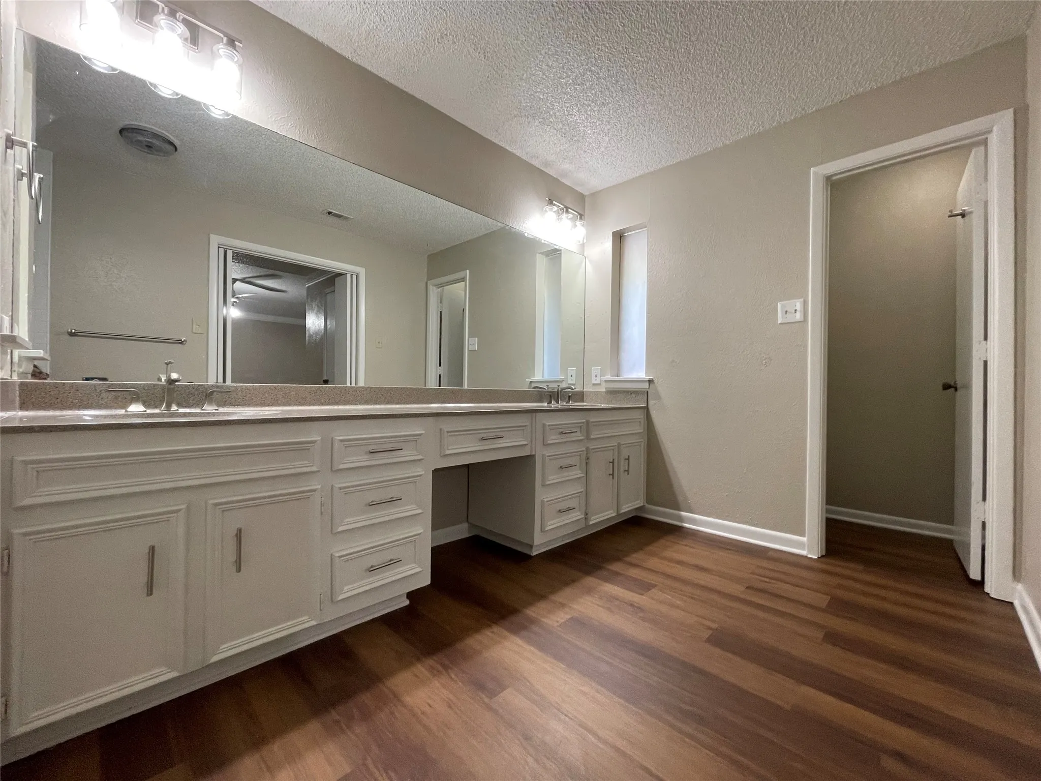Single Family Residence For Rent in Tarrant County , 4508 Mill Pond Court, Fort Worth, Texas 76133, 3 Bedroom, 3 Bathroom, 2 Garage spaces, 2,339 Sqft, built in 1976, mls#21373036, Real Estate Agent in Fort Worth, Homes For Rent in Tarrant county, Homes For Rent in Fort Worth, Realtor in Fort Worth Texas, Real Estate Brokerage Independent Realty Texas, Luminita Cordes Realtor