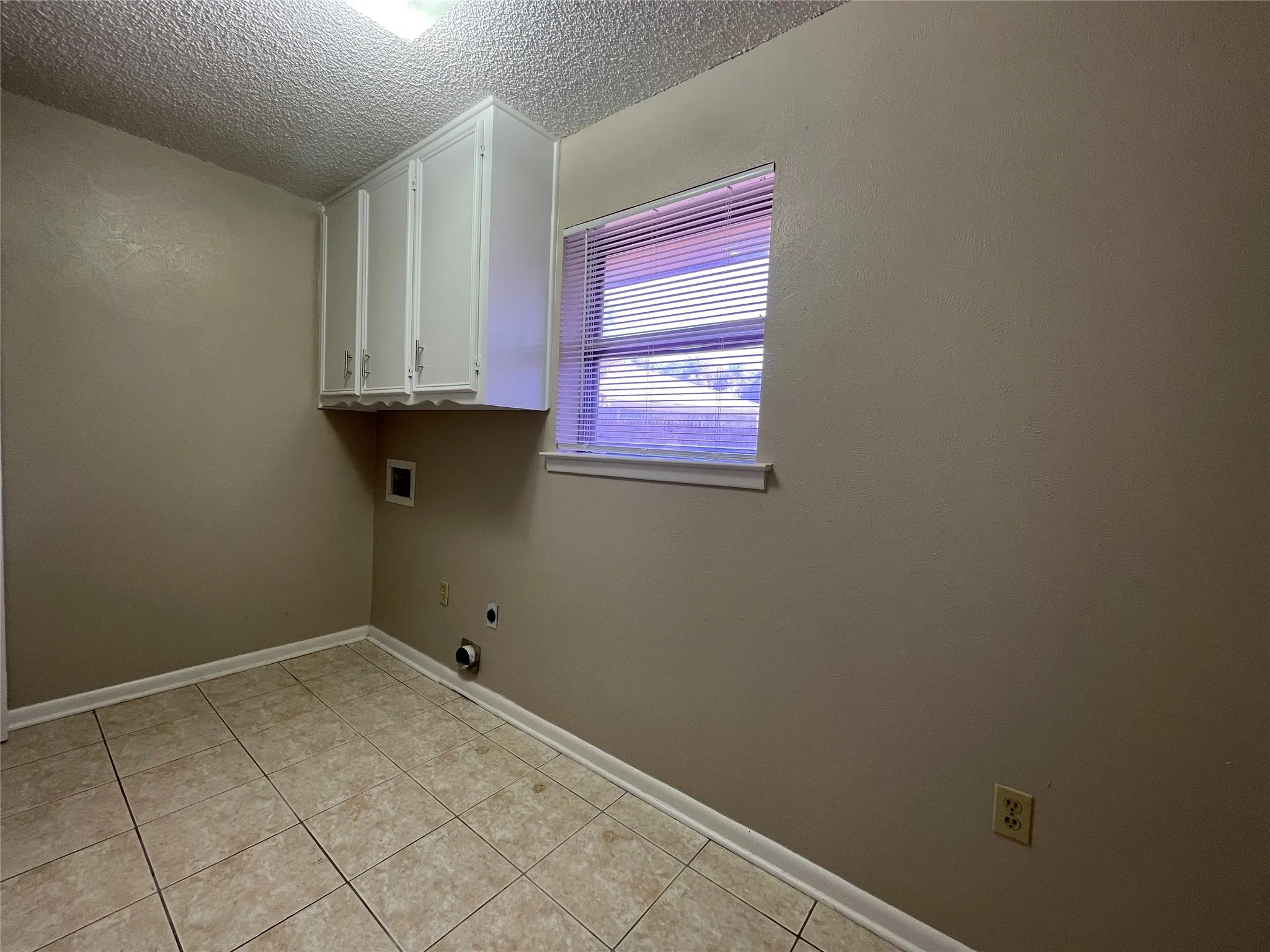 Single Family Residence For Rent in Tarrant County , 4508 Mill Pond Court, Fort Worth, Texas 76133, 3 Bedroom, 3 Bathroom, 2 Garage spaces, 2,339 Sqft, built in 1976, mls#21373036, Real Estate Agent in Fort Worth, Homes For Rent in Tarrant county, Homes For Rent in Fort Worth, Realtor in Fort Worth Texas, Real Estate Brokerage Independent Realty Texas, Luminita Cordes Realtor