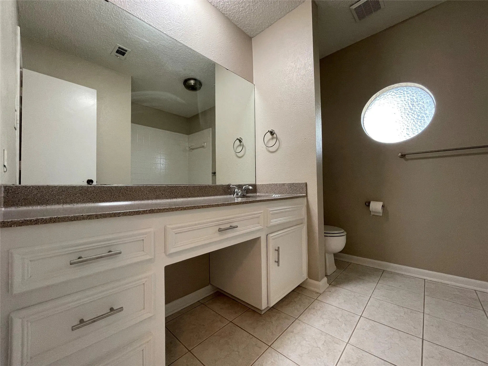 Single Family Residence For Rent in Tarrant County , 4508 Mill Pond Court, Fort Worth, Texas 76133, 3 Bedroom, 3 Bathroom, 2 Garage spaces, 2,339 Sqft, built in 1976, mls#21373036, Real Estate Agent in Fort Worth, Homes For Rent in Tarrant county, Homes For Rent in Fort Worth, Realtor in Fort Worth Texas, Real Estate Brokerage Independent Realty Texas, Luminita Cordes Realtor
