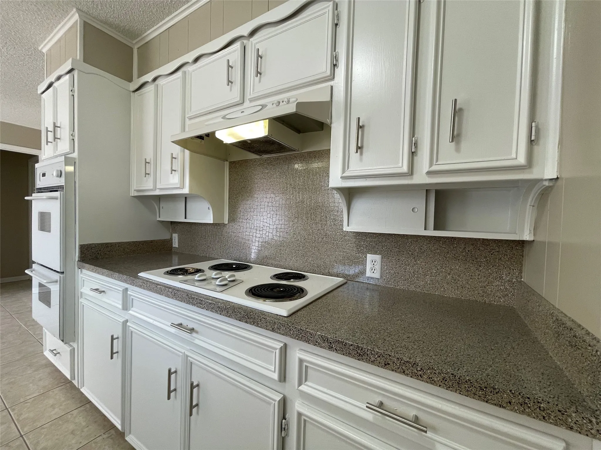 Single Family Residence For Rent in Tarrant County , 4508 Mill Pond Court, Fort Worth, Texas 76133, 3 Bedroom, 3 Bathroom, 2 Garage spaces, 2,339 Sqft, built in 1976, mls#21373036, Real Estate Agent in Fort Worth, Homes For Rent in Tarrant county, Homes For Rent in Fort Worth, Realtor in Fort Worth Texas, Real Estate Brokerage Independent Realty Texas, Luminita Cordes Realtor