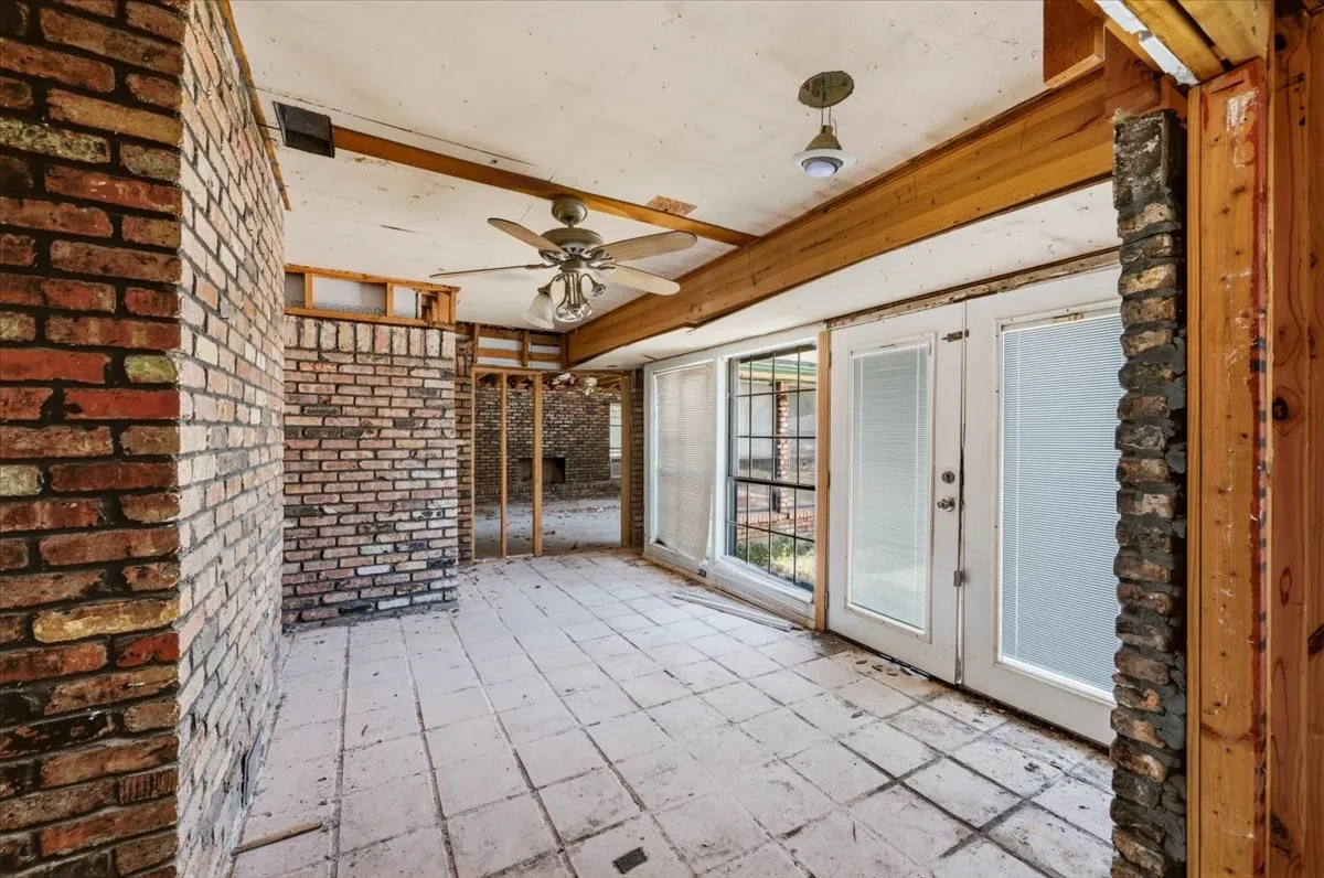 Single Family Residence For Sale in Dallas County , 135 E Pleasant Run Road, Cedar Hill, Texas 75104, 0, 0, 2 Garage spaces, 4,134 Sqft, built in 1979, mls#21382313, Real Estate Agent in Cedar Hill, Homes For Sale in Dallas county, Homes For Sale in Cedar Hill, Realtor in Cedar Hill Texas, Real Estate Brokerage Independent Realty Texas, Luminita Cordes Realtor