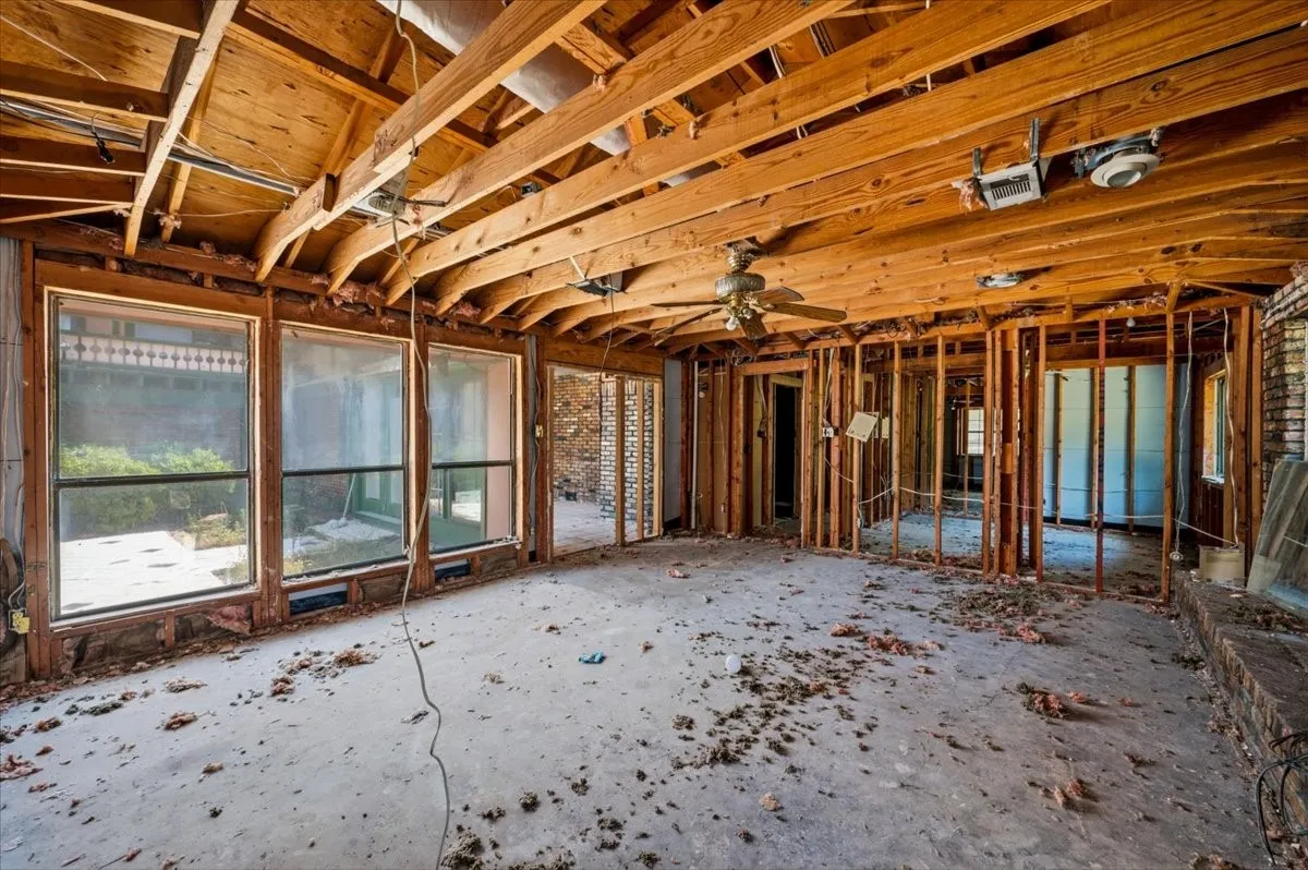 Single Family Residence For Sale in Dallas County , 135 E Pleasant Run Road, Cedar Hill, Texas 75104, 0, 0, 2 Garage spaces, 4,134 Sqft, built in 1979, mls#21382313, Real Estate Agent in Cedar Hill, Homes For Sale in Dallas county, Homes For Sale in Cedar Hill, Realtor in Cedar Hill Texas, Real Estate Brokerage Independent Realty Texas, Luminita Cordes Realtor