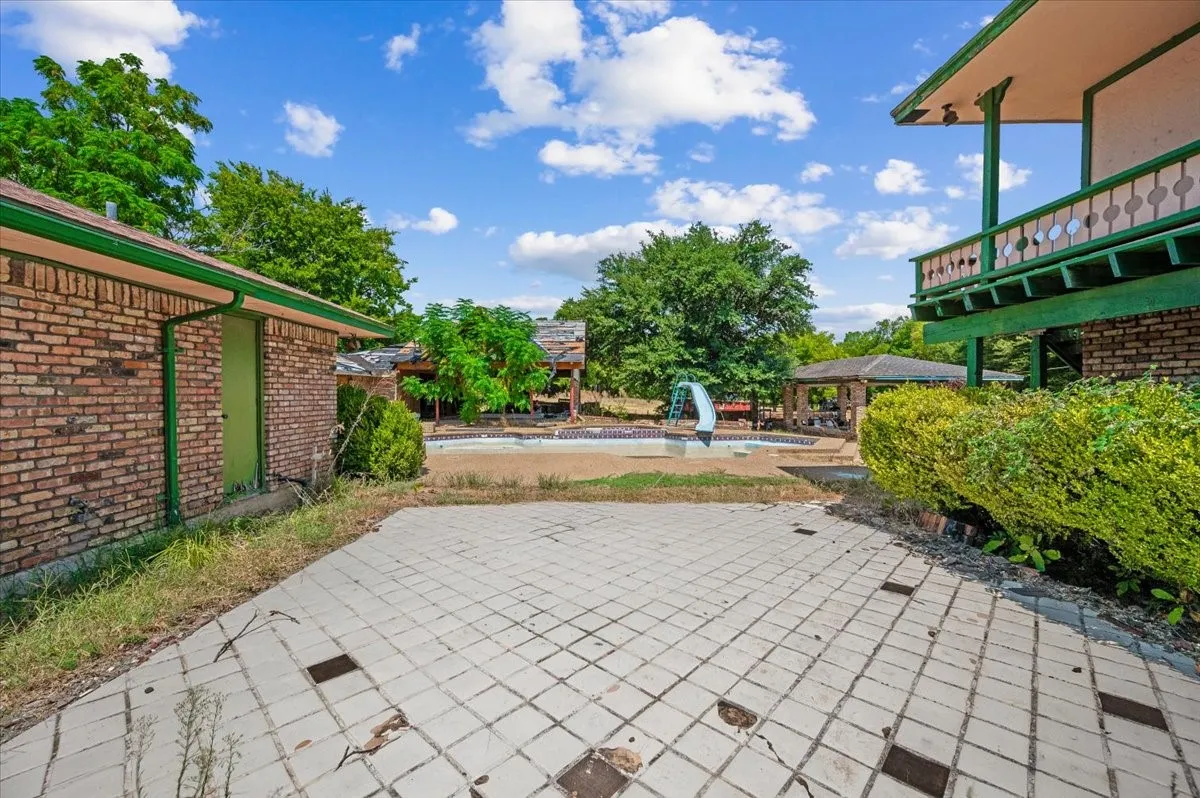 Single Family Residence For Sale in Dallas County , 135 E Pleasant Run Road, Cedar Hill, Texas 75104, 0, 0, 2 Garage spaces, 4,134 Sqft, built in 1979, mls#21382313, Real Estate Agent in Cedar Hill, Homes For Sale in Dallas county, Homes For Sale in Cedar Hill, Realtor in Cedar Hill Texas, Real Estate Brokerage Independent Realty Texas, Luminita Cordes Realtor