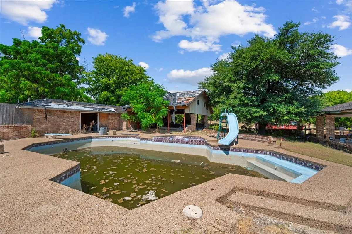 Single Family Residence For Sale in Dallas County , 135 E Pleasant Run Road, Cedar Hill, Texas 75104, 0, 0, 2 Garage spaces, 4,134 Sqft, built in 1979, mls#21382313, Real Estate Agent in Cedar Hill, Homes For Sale in Dallas county, Homes For Sale in Cedar Hill, Realtor in Cedar Hill Texas, Real Estate Brokerage Independent Realty Texas, Luminita Cordes Realtor
