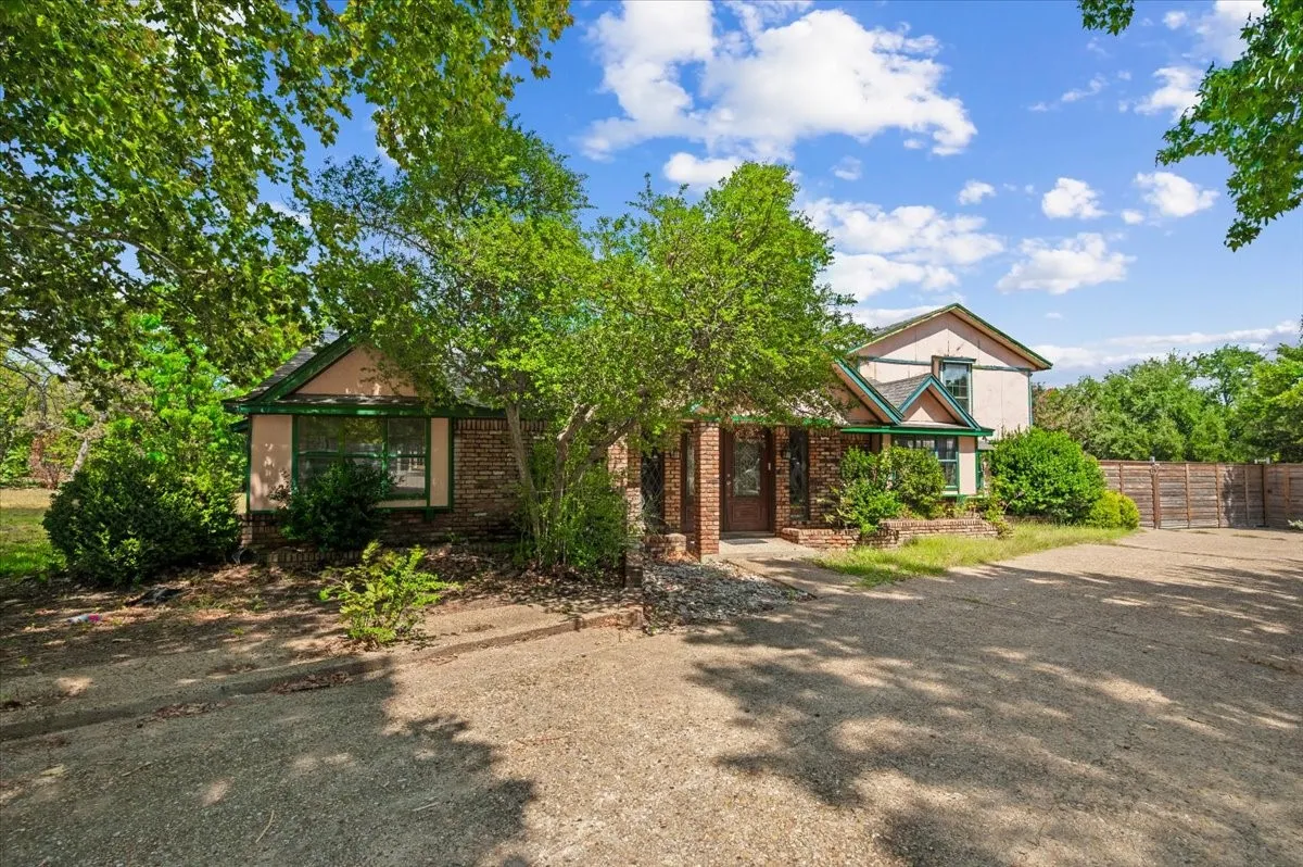 Single Family Residence For Sale in Dallas County , 135 E Pleasant Run Road, Cedar Hill, Texas 75104, 0, 0, 2 Garage spaces, 4,134 Sqft, built in 1979, mls#21382313, Real Estate Agent in Cedar Hill, Homes For Sale in Dallas county, Homes For Sale in Cedar Hill, Realtor in Cedar Hill Texas, Real Estate Brokerage Independent Realty Texas, Luminita Cordes Realtor