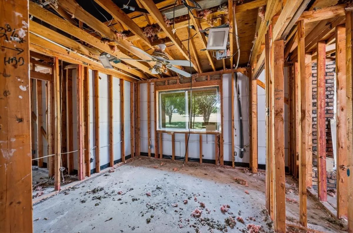 Single Family Residence For Sale in Dallas County , 135 E Pleasant Run Road, Cedar Hill, Texas 75104, 0, 0, 2 Garage spaces, 4,134 Sqft, built in 1979, mls#21382313, Real Estate Agent in Cedar Hill, Homes For Sale in Dallas county, Homes For Sale in Cedar Hill, Realtor in Cedar Hill Texas, Real Estate Brokerage Independent Realty Texas, Luminita Cordes Realtor
