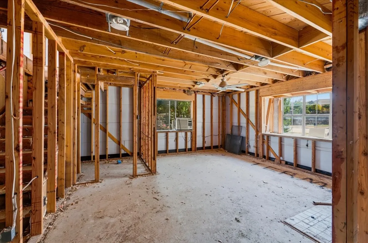 Single Family Residence For Sale in Dallas County , 135 E Pleasant Run Road, Cedar Hill, Texas 75104, 0, 0, 2 Garage spaces, 4,134 Sqft, built in 1979, mls#21382313, Real Estate Agent in Cedar Hill, Homes For Sale in Dallas county, Homes For Sale in Cedar Hill, Realtor in Cedar Hill Texas, Real Estate Brokerage Independent Realty Texas, Luminita Cordes Realtor
