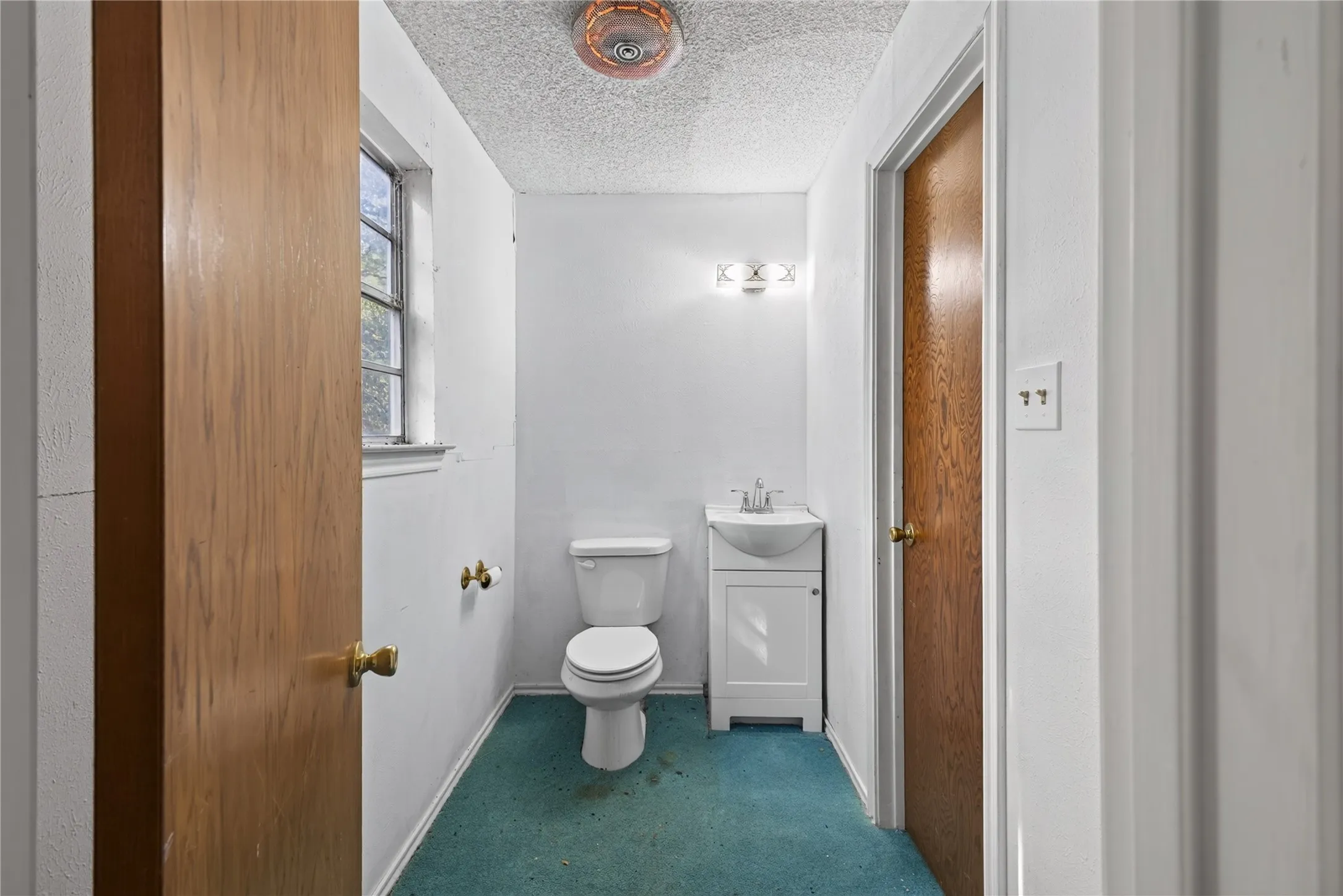 Additional half bath located in the garage; not included in MLS bath count.