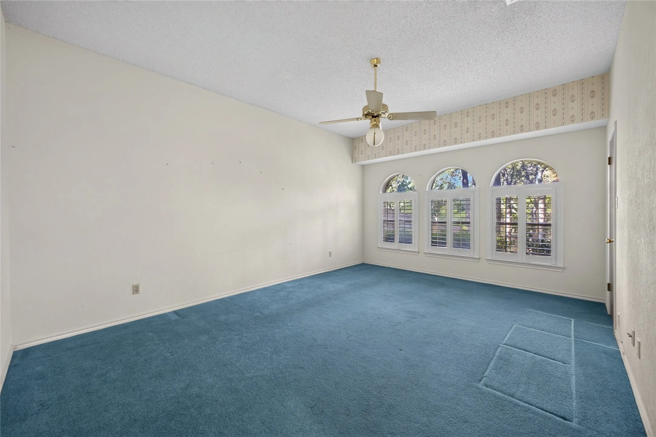 Single Family Residence For Sale in Tarrant County , 908 Chestnut Drive, Arlington, Texas 76012, 3 Bedroom, 2 Bathroom, 2 Garage spaces, 2,616 Sqft, built in 1972, mls#21381848, Real Estate Agent in Arlington, Homes For Sale in Tarrant county, Homes For Sale in Arlington, Realtor in Arlington Texas, Real Estate Brokerage Independent Realty Texas, Luminita Cordes Realtor