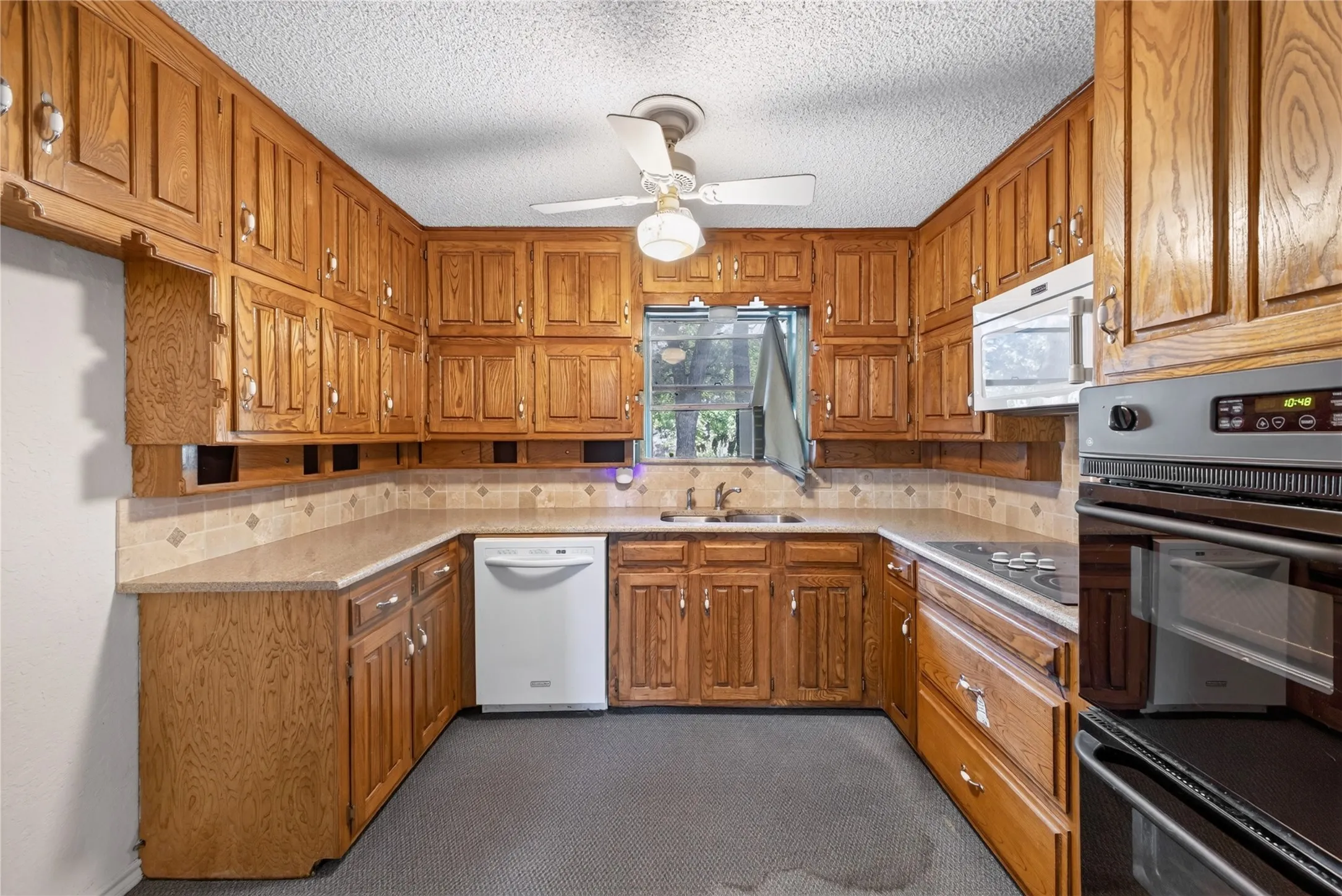 Single Family Residence For Sale in Tarrant County , 908 Chestnut Drive, Arlington, Texas 76012, 3 Bedroom, 2 Bathroom, 2 Garage spaces, 2,616 Sqft, built in 1972, mls#21381848, Real Estate Agent in Arlington, Homes For Sale in Tarrant county, Homes For Sale in Arlington, Realtor in Arlington Texas, Real Estate Brokerage Independent Realty Texas, Luminita Cordes Realtor