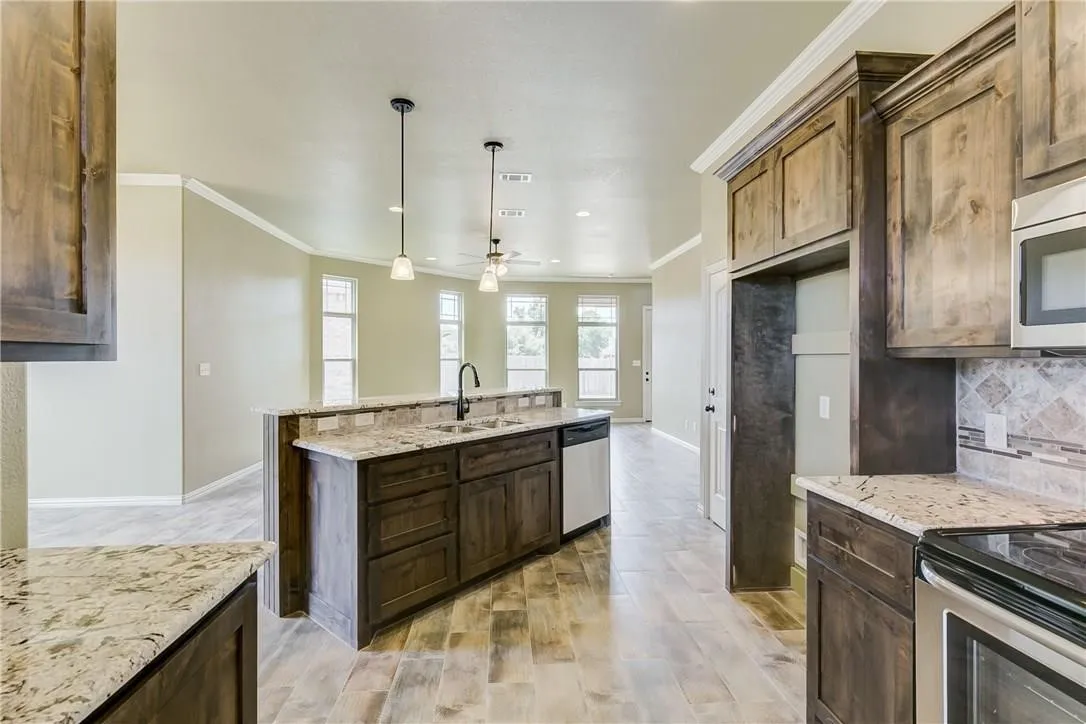 Single Family Residence For Rent in Hood County , 1318 Lauren Lane, Granbury, Texas 76048, 3 Bedroom, 3 Bathroom, 2 Garage spaces, 1,771 Sqft, built in 2017, mls#21382042, Real Estate Agent in Granbury, Homes For Rent in Hood county, Homes For Rent in Granbury, Realtor in Granbury Texas, Real Estate Brokerage Independent Realty Texas, Luminita Cordes Realtor