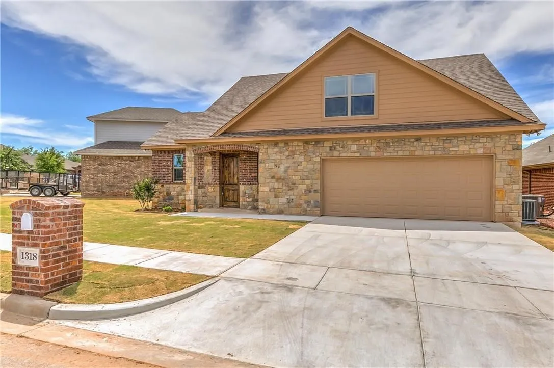 Single Family Residence For Rent in Hood County , 1318 Lauren Lane, Granbury, Texas 76048, 3 Bedroom, 3 Bathroom, 2 Garage spaces, 1,771 Sqft, built in 2017, mls#21382042, Real Estate Agent in Granbury, Homes For Rent in Hood county, Homes For Rent in Granbury, Realtor in Granbury Texas, Real Estate Brokerage Independent Realty Texas, Luminita Cordes Realtor