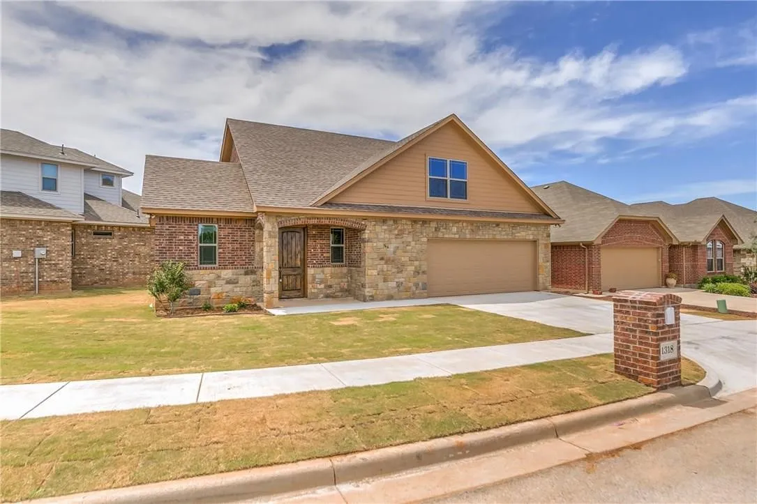 Single Family Residence For Rent in Hood County , 1318 Lauren Lane, Granbury, Texas 76048, 3 Bedroom, 3 Bathroom, 2 Garage spaces, 1,771 Sqft, built in 2017, mls#21382042, Real Estate Agent in Granbury, Homes For Rent in Hood county, Homes For Rent in Granbury, Realtor in Granbury Texas, Real Estate Brokerage Independent Realty Texas, Luminita Cordes Realtor