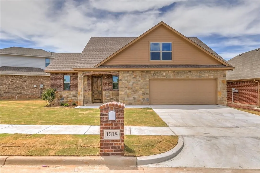 Single Family Residence For Rent in Hood County , 1318 Lauren Lane, Granbury, Texas 76048, 3 Bedroom, 3 Bathroom, 2 Garage spaces, 1,771 Sqft, built in 2017, mls#21382042, Real Estate Agent in Granbury, Homes For Rent in Hood county, Homes For Rent in Granbury, Realtor in Granbury Texas, Real Estate Brokerage Independent Realty Texas, Luminita Cordes Realtor