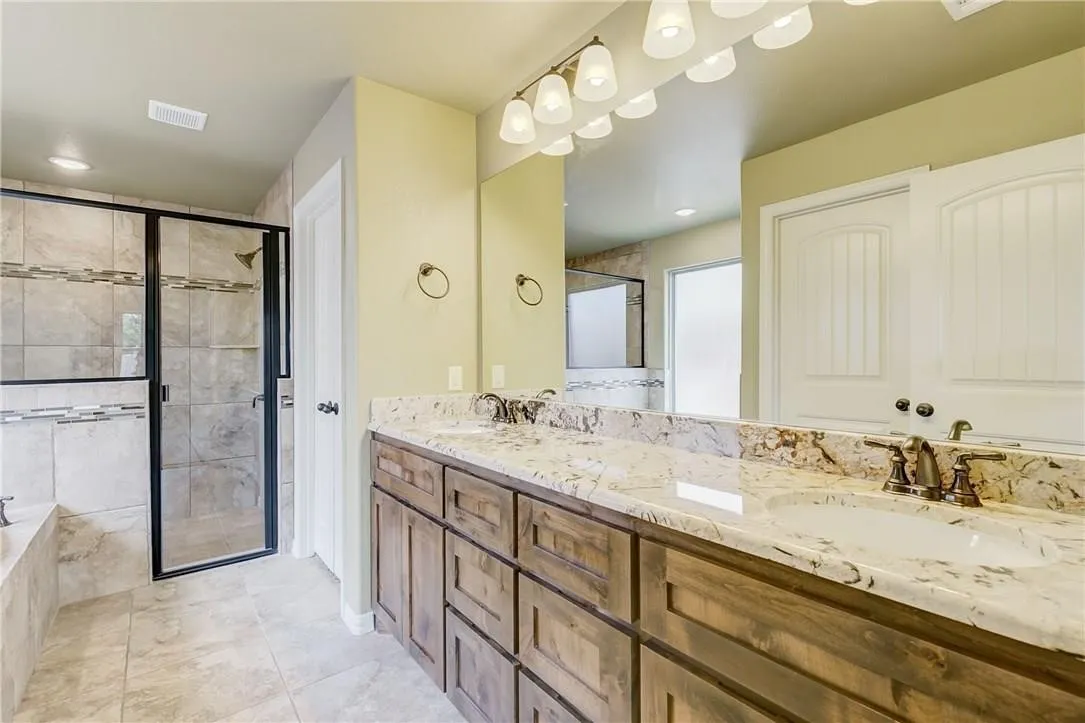 Single Family Residence For Rent in Hood County , 1318 Lauren Lane, Granbury, Texas 76048, 3 Bedroom, 3 Bathroom, 2 Garage spaces, 1,771 Sqft, built in 2017, mls#21382042, Real Estate Agent in Granbury, Homes For Rent in Hood county, Homes For Rent in Granbury, Realtor in Granbury Texas, Real Estate Brokerage Independent Realty Texas, Luminita Cordes Realtor
