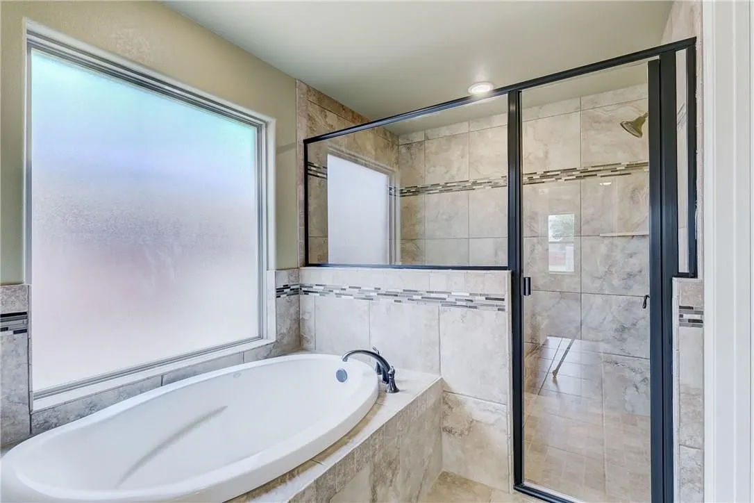 Single Family Residence For Rent in Hood County , 1318 Lauren Lane, Granbury, Texas 76048, 3 Bedroom, 3 Bathroom, 2 Garage spaces, 1,771 Sqft, built in 2017, mls#21382042, Real Estate Agent in Granbury, Homes For Rent in Hood county, Homes For Rent in Granbury, Realtor in Granbury Texas, Real Estate Brokerage Independent Realty Texas, Luminita Cordes Realtor