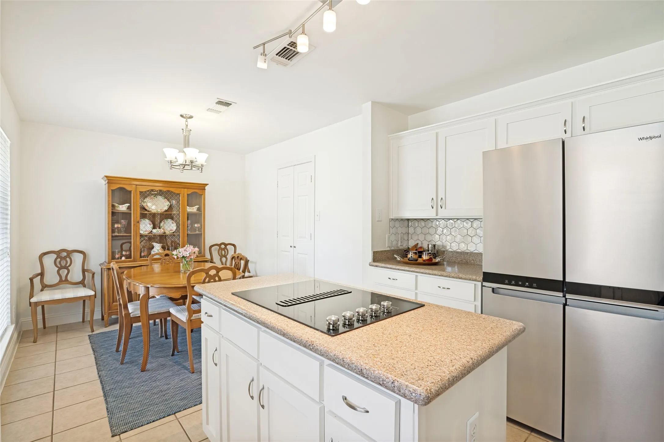 Single Family Residence For Sale in Dallas County , 603 Sandalwood Court, Coppell, Texas 75019, 3 Bedroom, 2 Bathroom, 2 Garage spaces, 1,695 Sqft, built in 1990, mls#21357096, Real Estate Agent in Coppell, Homes For Sale in Dallas county, Homes For Sale in Coppell, Realtor in Coppell Texas, Real Estate Brokerage Independent Realty Texas, Luminita Cordes Realtor
