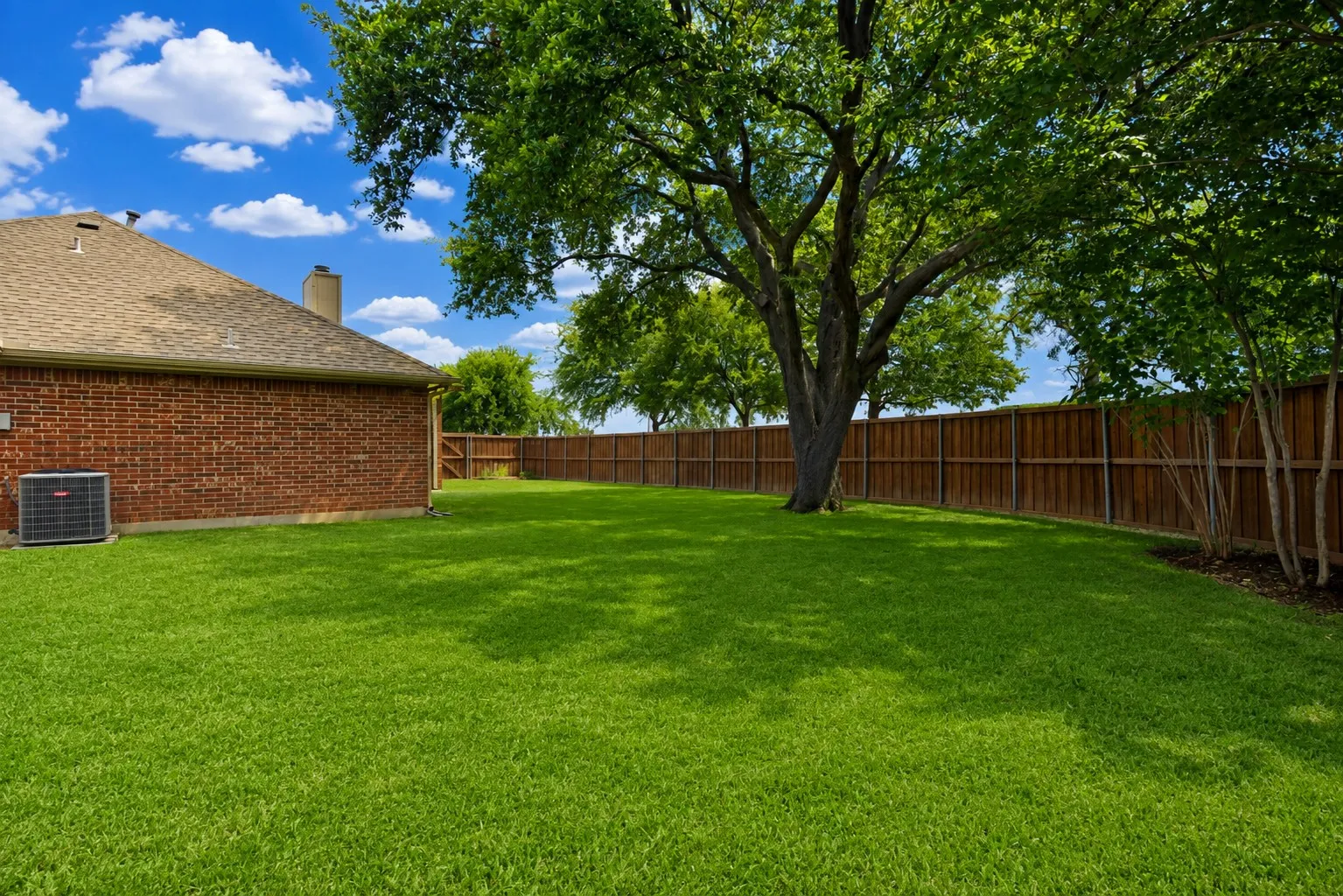 Single Family Residence For Sale in Dallas County , 603 Sandalwood Court, Coppell, Texas 75019, 3 Bedroom, 2 Bathroom, 2 Garage spaces, 1,695 Sqft, built in 1990, mls#21357096, Real Estate Agent in Coppell, Homes For Sale in Dallas county, Homes For Sale in Coppell, Realtor in Coppell Texas, Real Estate Brokerage Independent Realty Texas, Luminita Cordes Realtor