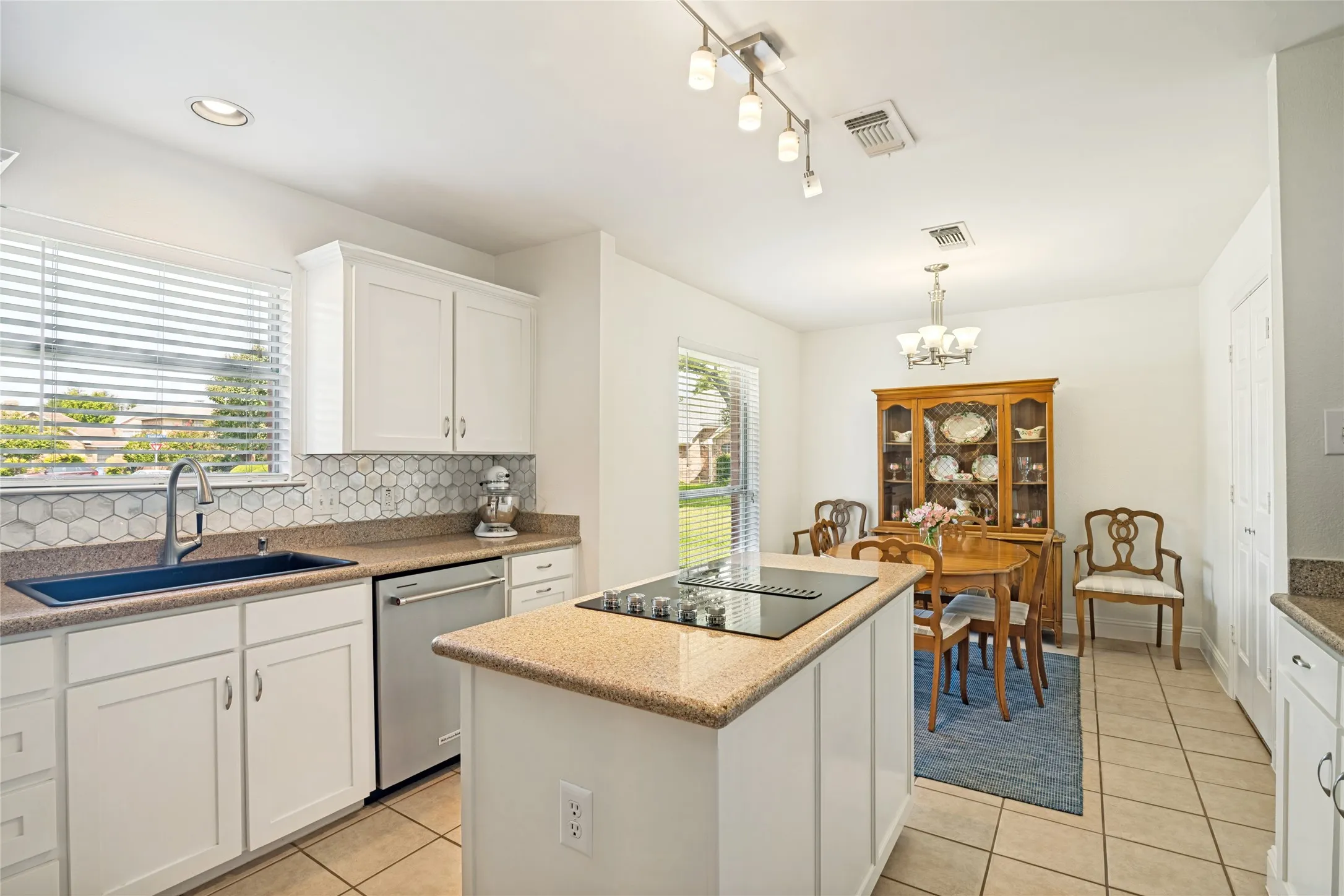 Single Family Residence For Sale in Dallas County , 603 Sandalwood Court, Coppell, Texas 75019, 3 Bedroom, 2 Bathroom, 2 Garage spaces, 1,695 Sqft, built in 1990, mls#21357096, Real Estate Agent in Coppell, Homes For Sale in Dallas county, Homes For Sale in Coppell, Realtor in Coppell Texas, Real Estate Brokerage Independent Realty Texas, Luminita Cordes Realtor