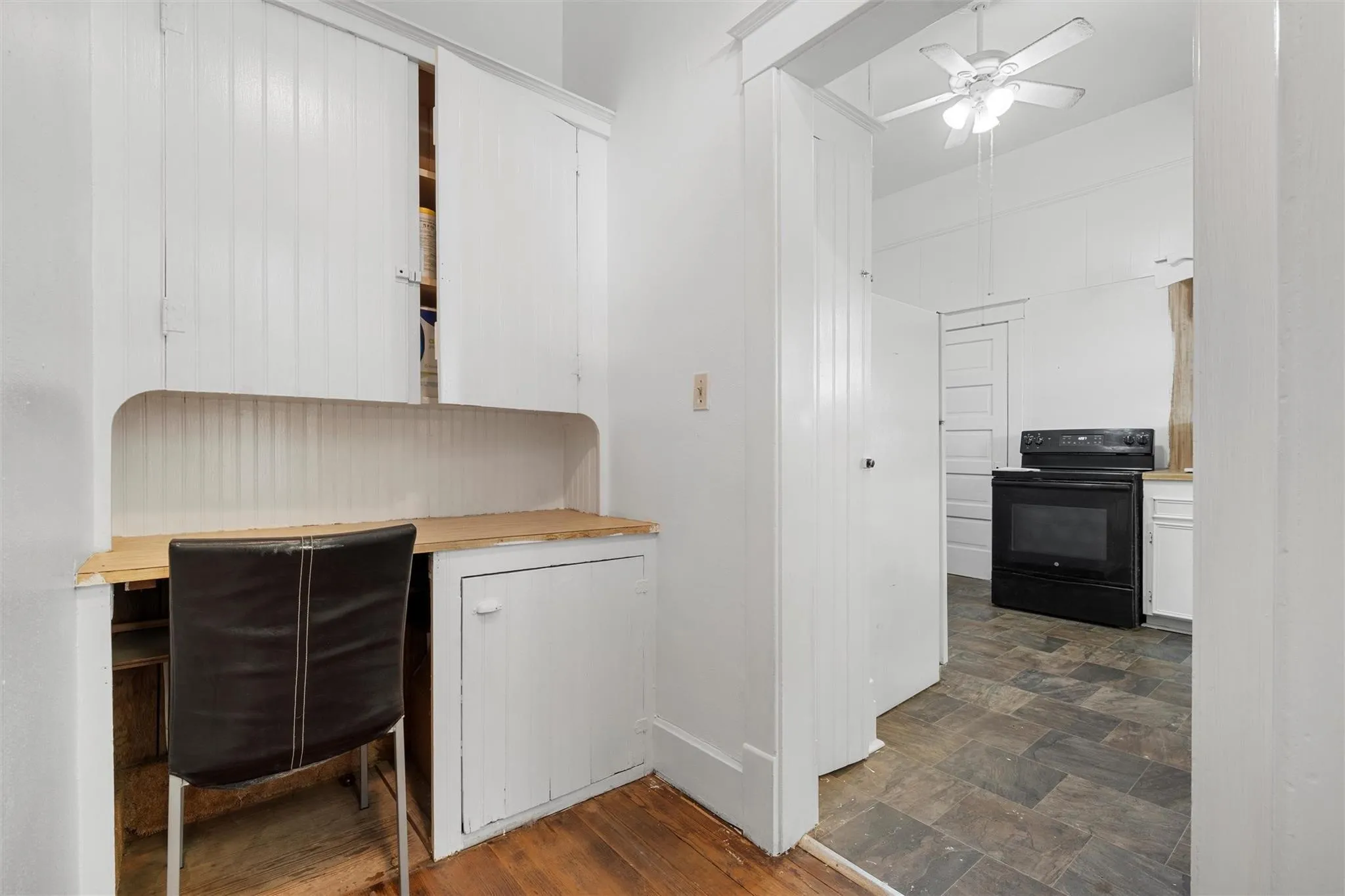 Single Family Residence For Sale in Hamilton County , 506 E Main Street, Hamilton, Texas 76531, 4 Bedroom, 2 Bathroom, 2 Garage spaces, 2,132 Sqft, built in 1911, mls#21376618, Real Estate Agent in Hamilton, Homes For Sale in Hamilton county, Homes For Sale in Hamilton, Realtor in Hamilton Texas, Real Estate Brokerage Independent Realty Texas, Luminita Cordes Realtor