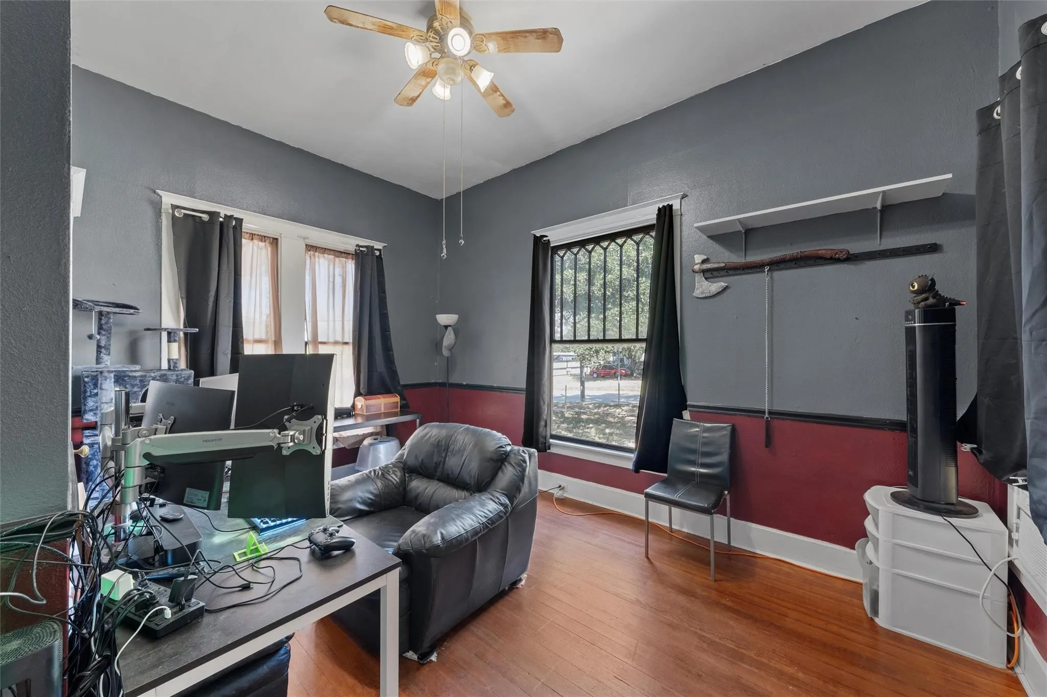 Single Family Residence For Sale in Hamilton County , 506 E Main Street, Hamilton, Texas 76531, 4 Bedroom, 2 Bathroom, 2 Garage spaces, 2,132 Sqft, built in 1911, mls#21376618, Real Estate Agent in Hamilton, Homes For Sale in Hamilton county, Homes For Sale in Hamilton, Realtor in Hamilton Texas, Real Estate Brokerage Independent Realty Texas, Luminita Cordes Realtor