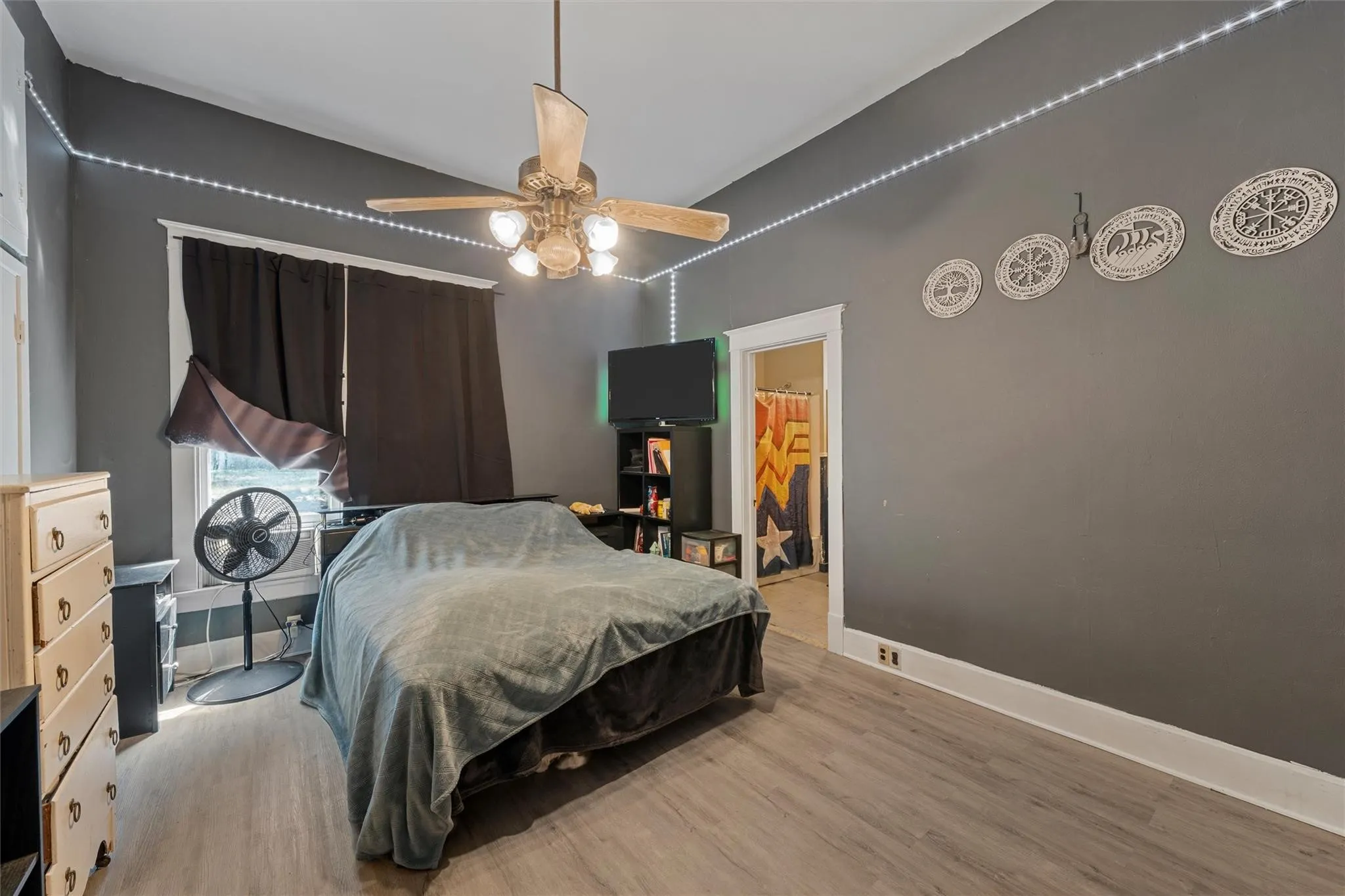 Single Family Residence For Sale in Hamilton County , 506 E Main Street, Hamilton, Texas 76531, 4 Bedroom, 2 Bathroom, 2 Garage spaces, 2,132 Sqft, built in 1911, mls#21376618, Real Estate Agent in Hamilton, Homes For Sale in Hamilton county, Homes For Sale in Hamilton, Realtor in Hamilton Texas, Real Estate Brokerage Independent Realty Texas, Luminita Cordes Realtor