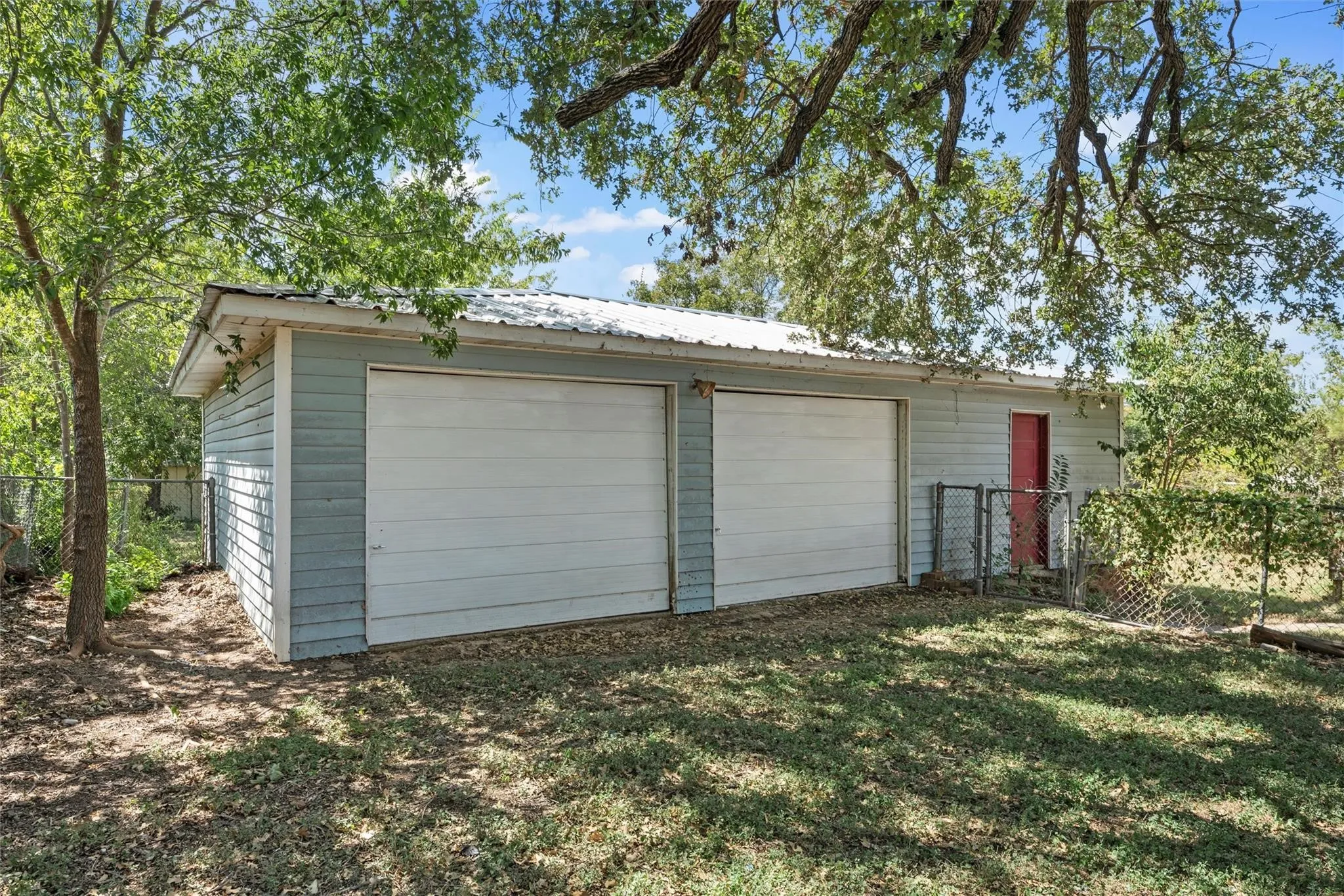 Single Family Residence For Sale in Hamilton County , 506 E Main Street, Hamilton, Texas 76531, 4 Bedroom, 2 Bathroom, 2 Garage spaces, 2,132 Sqft, built in 1911, mls#21376618, Real Estate Agent in Hamilton, Homes For Sale in Hamilton county, Homes For Sale in Hamilton, Realtor in Hamilton Texas, Real Estate Brokerage Independent Realty Texas, Luminita Cordes Realtor