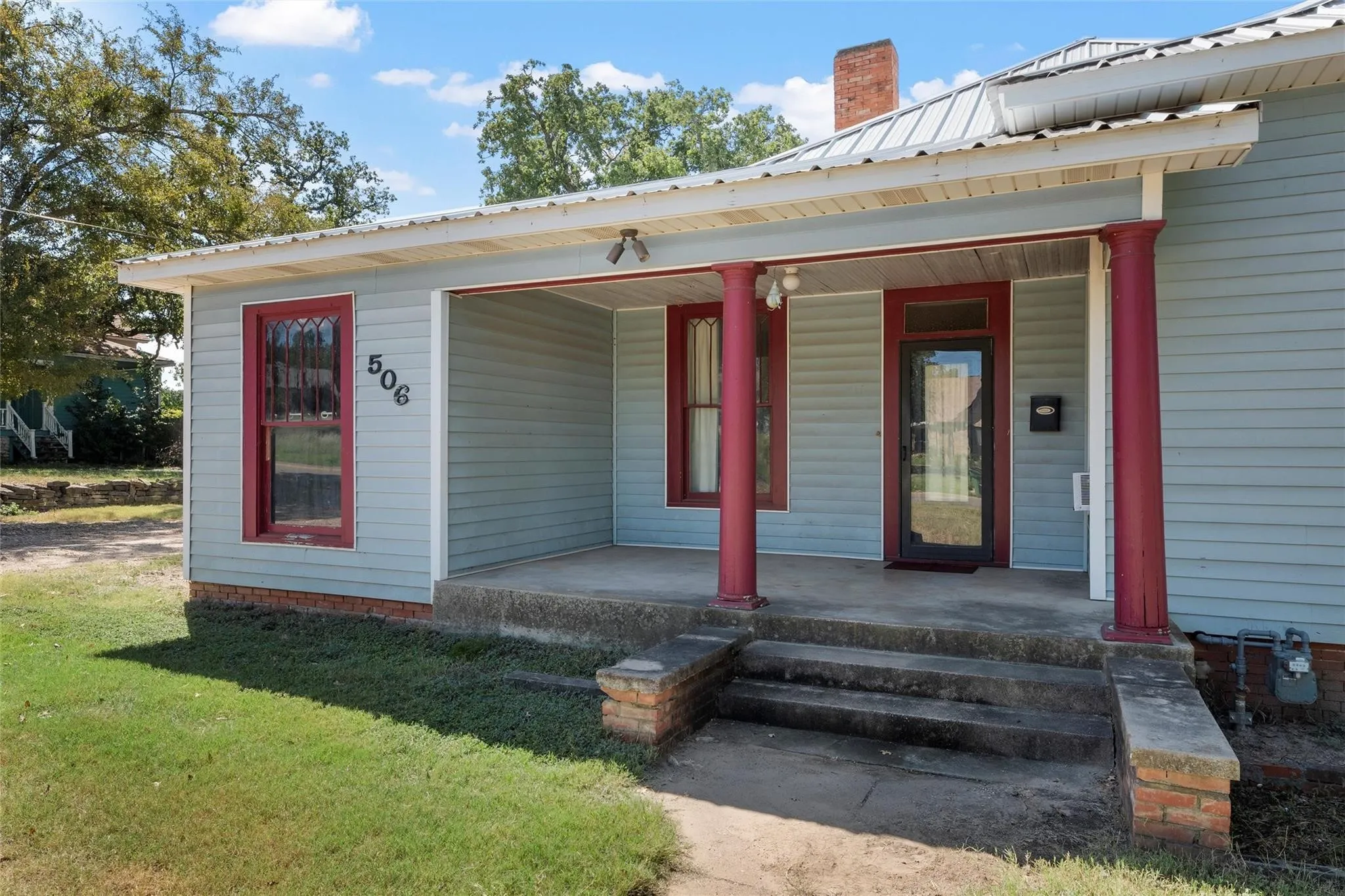 Single Family Residence For Sale in Hamilton County , 506 E Main Street, Hamilton, Texas 76531, 4 Bedroom, 2 Bathroom, 2 Garage spaces, 2,132 Sqft, built in 1911, mls#21376618, Real Estate Agent in Hamilton, Homes For Sale in Hamilton county, Homes For Sale in Hamilton, Realtor in Hamilton Texas, Real Estate Brokerage Independent Realty Texas, Luminita Cordes Realtor