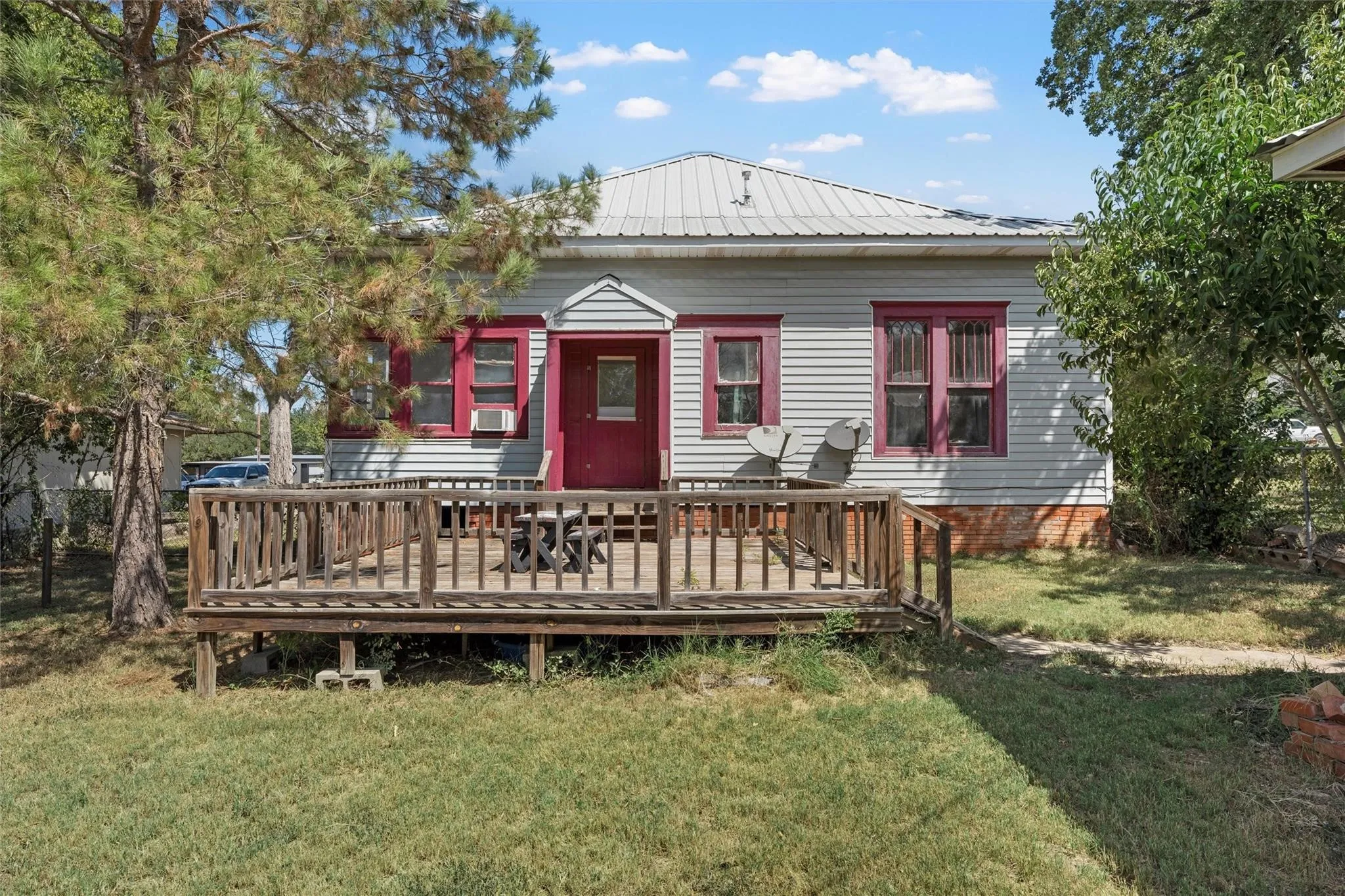 Single Family Residence For Sale in Hamilton County , 506 E Main Street, Hamilton, Texas 76531, 4 Bedroom, 2 Bathroom, 2 Garage spaces, 2,132 Sqft, built in 1911, mls#21376618, Real Estate Agent in Hamilton, Homes For Sale in Hamilton county, Homes For Sale in Hamilton, Realtor in Hamilton Texas, Real Estate Brokerage Independent Realty Texas, Luminita Cordes Realtor