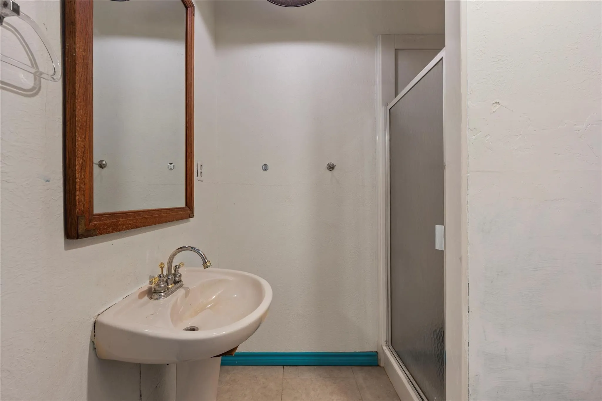 Single Family Residence For Sale in Hamilton County , 506 E Main Street, Hamilton, Texas 76531, 4 Bedroom, 2 Bathroom, 2 Garage spaces, 2,132 Sqft, built in 1911, mls#21376618, Real Estate Agent in Hamilton, Homes For Sale in Hamilton county, Homes For Sale in Hamilton, Realtor in Hamilton Texas, Real Estate Brokerage Independent Realty Texas, Luminita Cordes Realtor