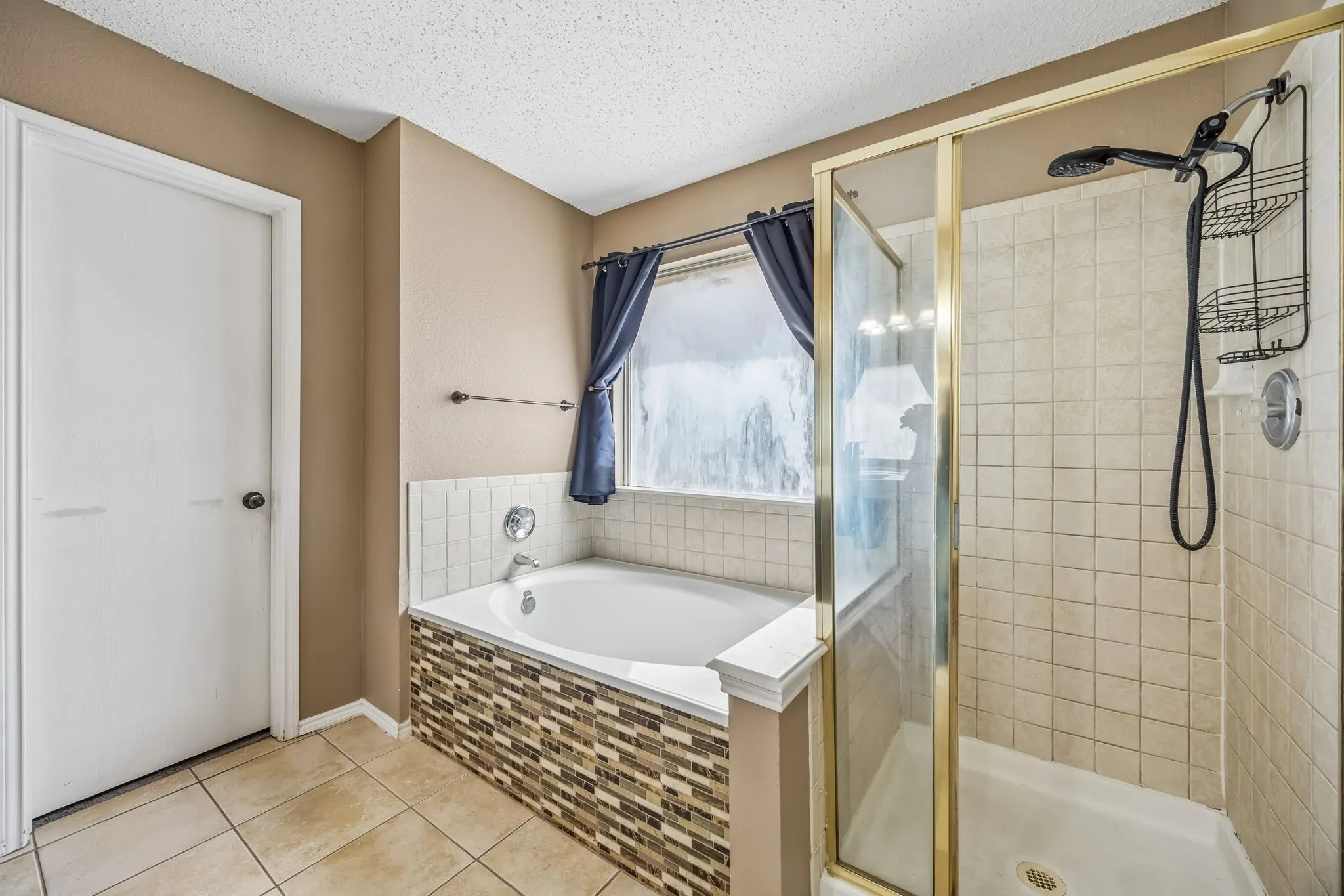 Primary Ensuite Bath
