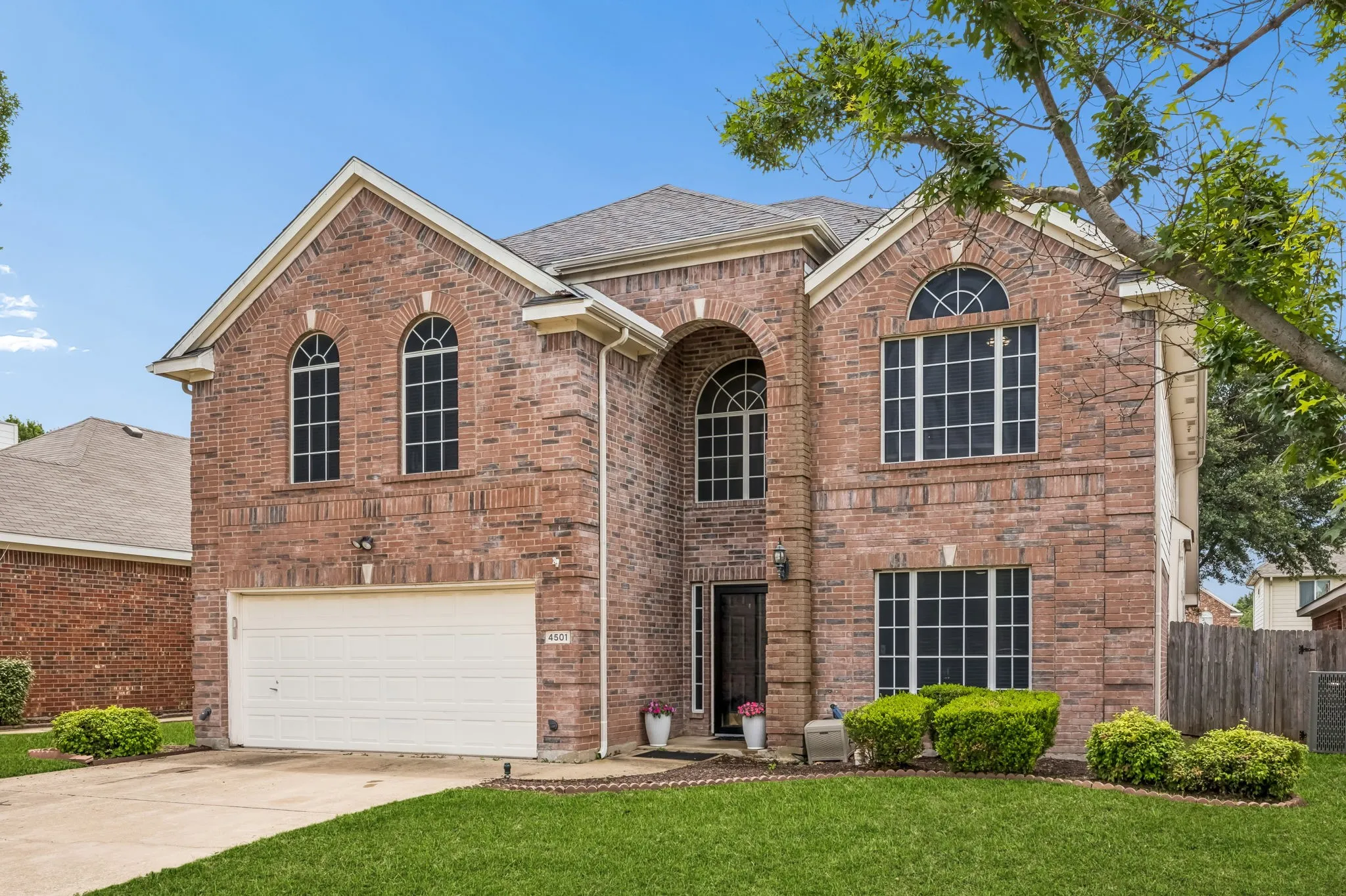 Single Family Residence For Sale in Tarrant County , 4501 Stepping Stone Drive, Fort Worth, Texas 76123, 4 Bedroom, 3 Bathroom, 2 Garage spaces, 2,680 Sqft, built in 2000, mls#21382260, Real Estate Agent in Fort Worth, Homes For Sale in Tarrant county, Homes For Sale in Fort Worth, Realtor in Fort Worth Texas, Real Estate Brokerage Independent Realty Texas, Luminita Cordes Realtor